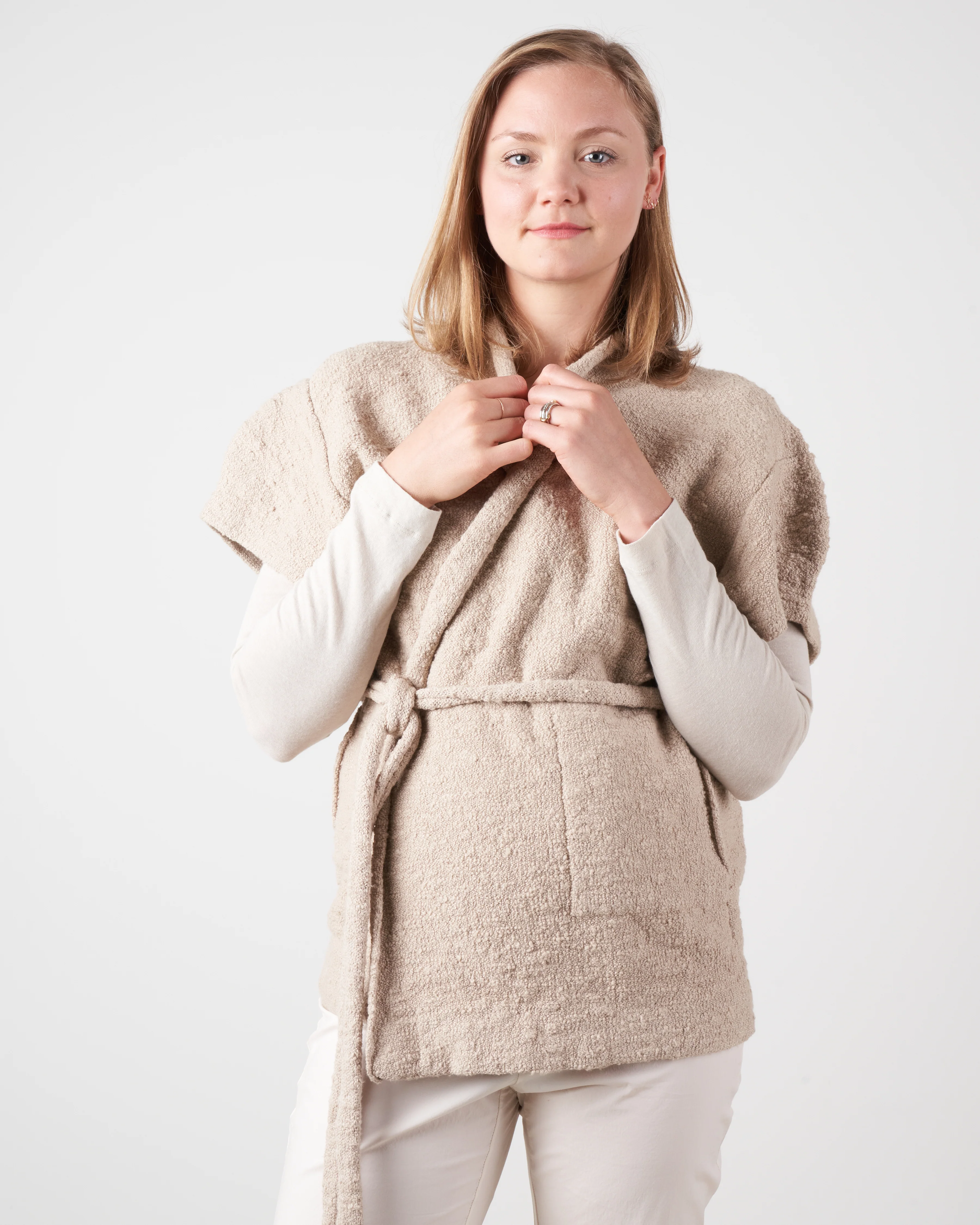 curve vest - greige