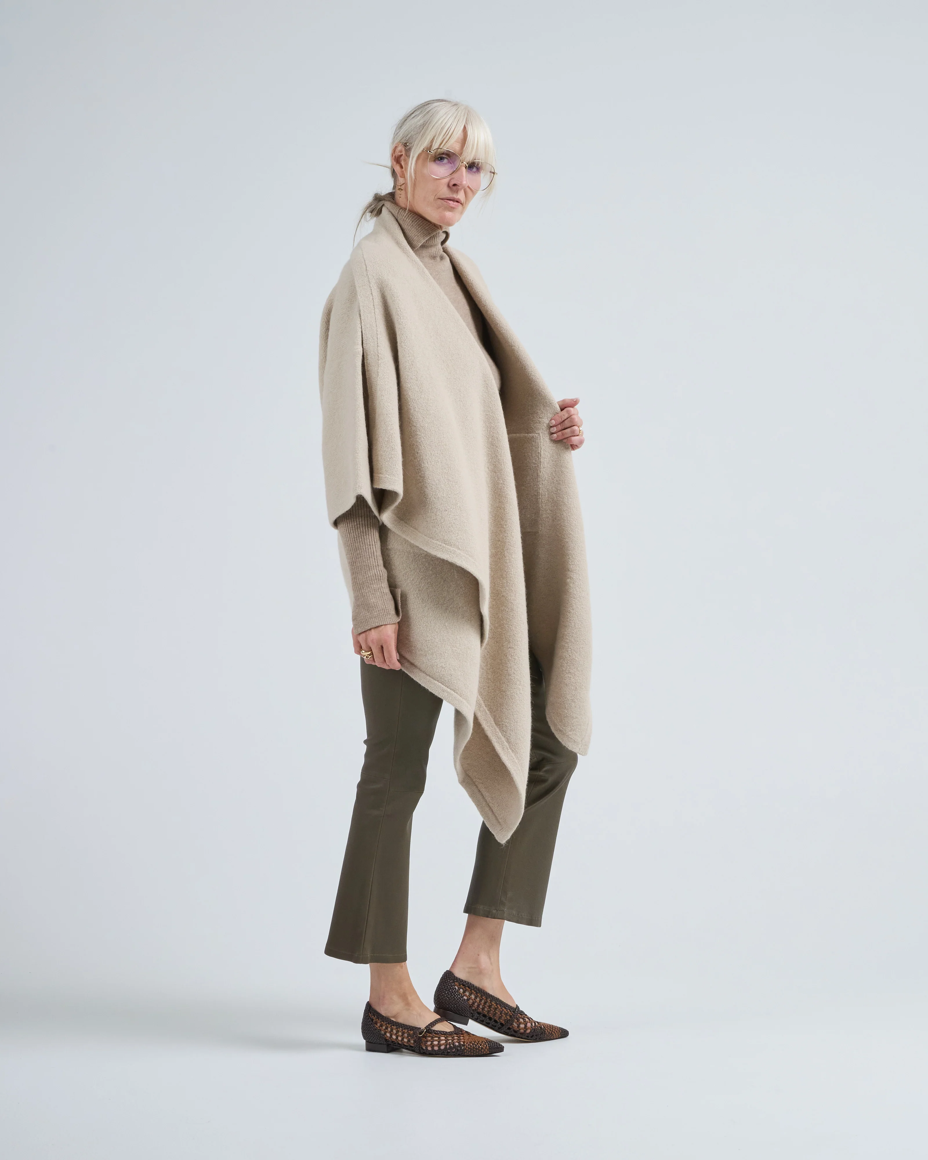 drape mantle - Image 3