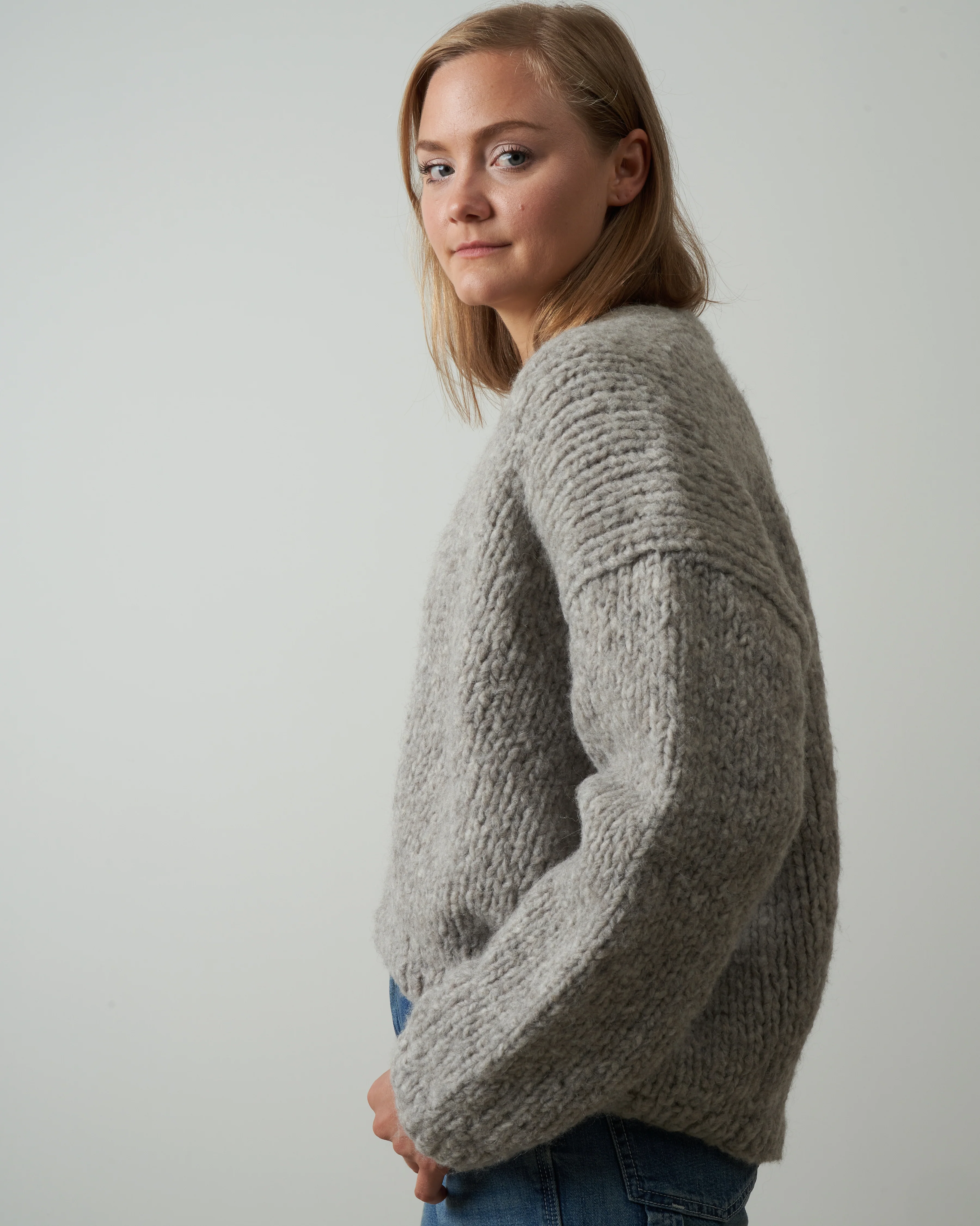 handknit v neck - silver melange - Image 2