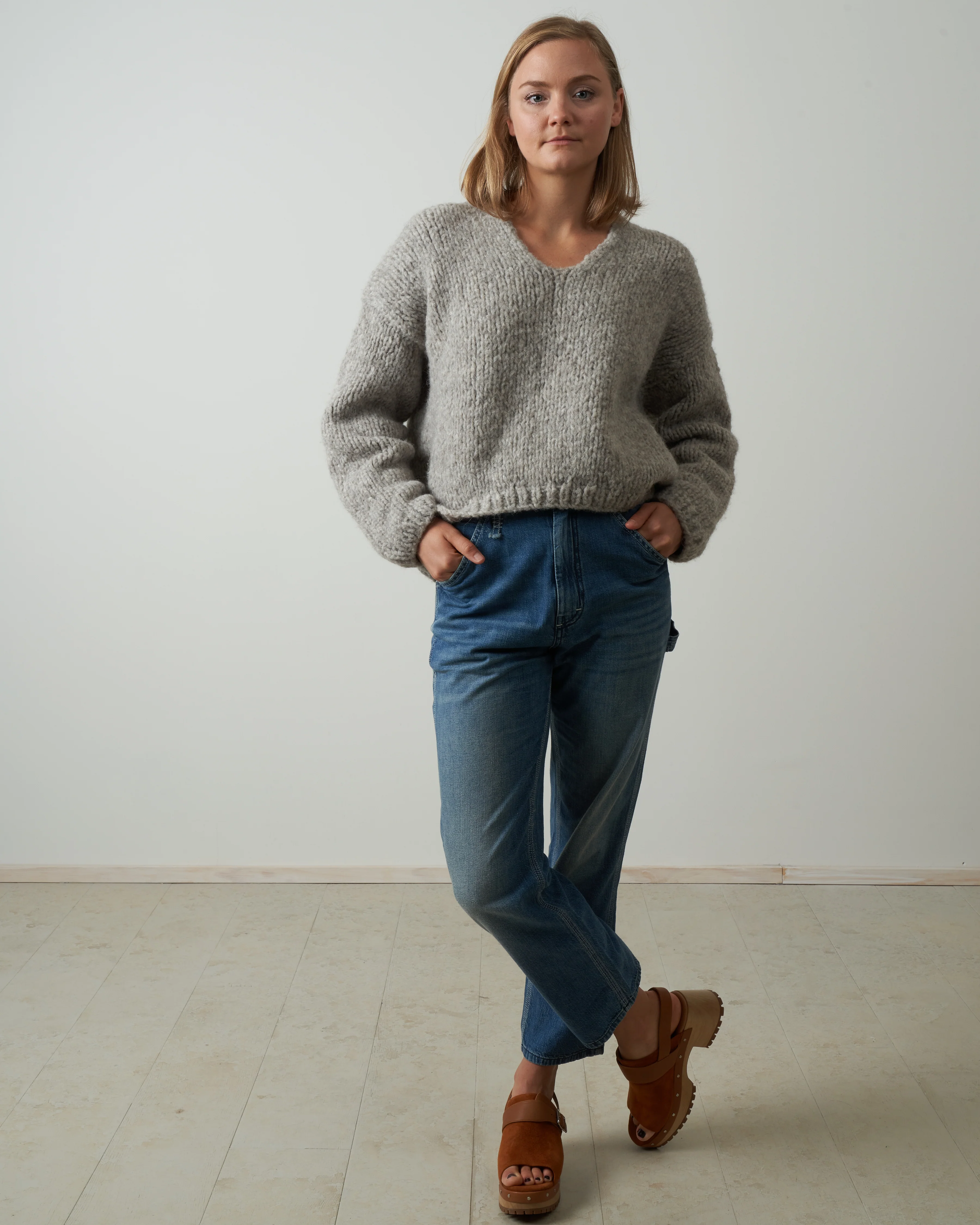 handknit v neck - silver melange - Image 4
