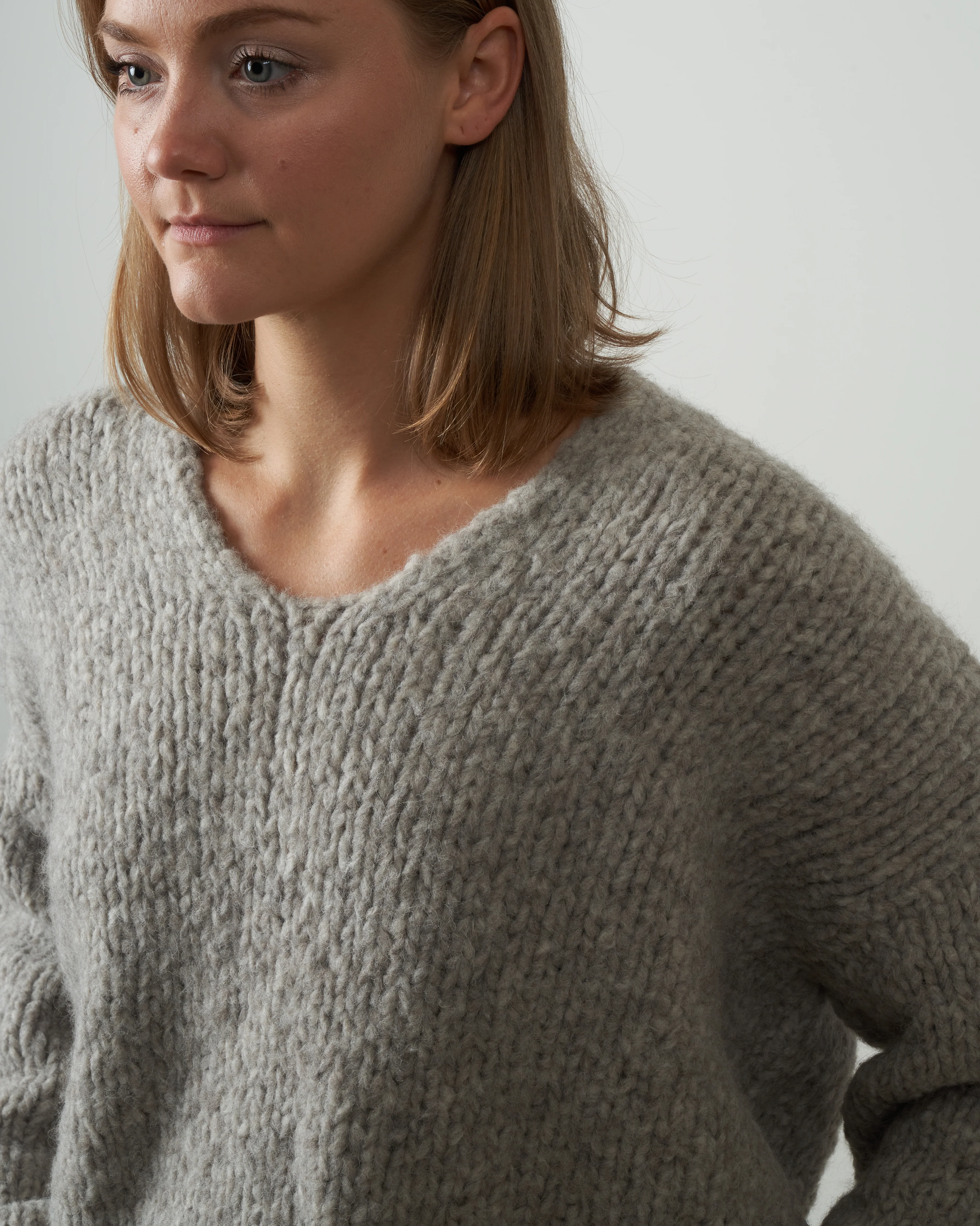 handknit v neck - silver melange - Image 5
