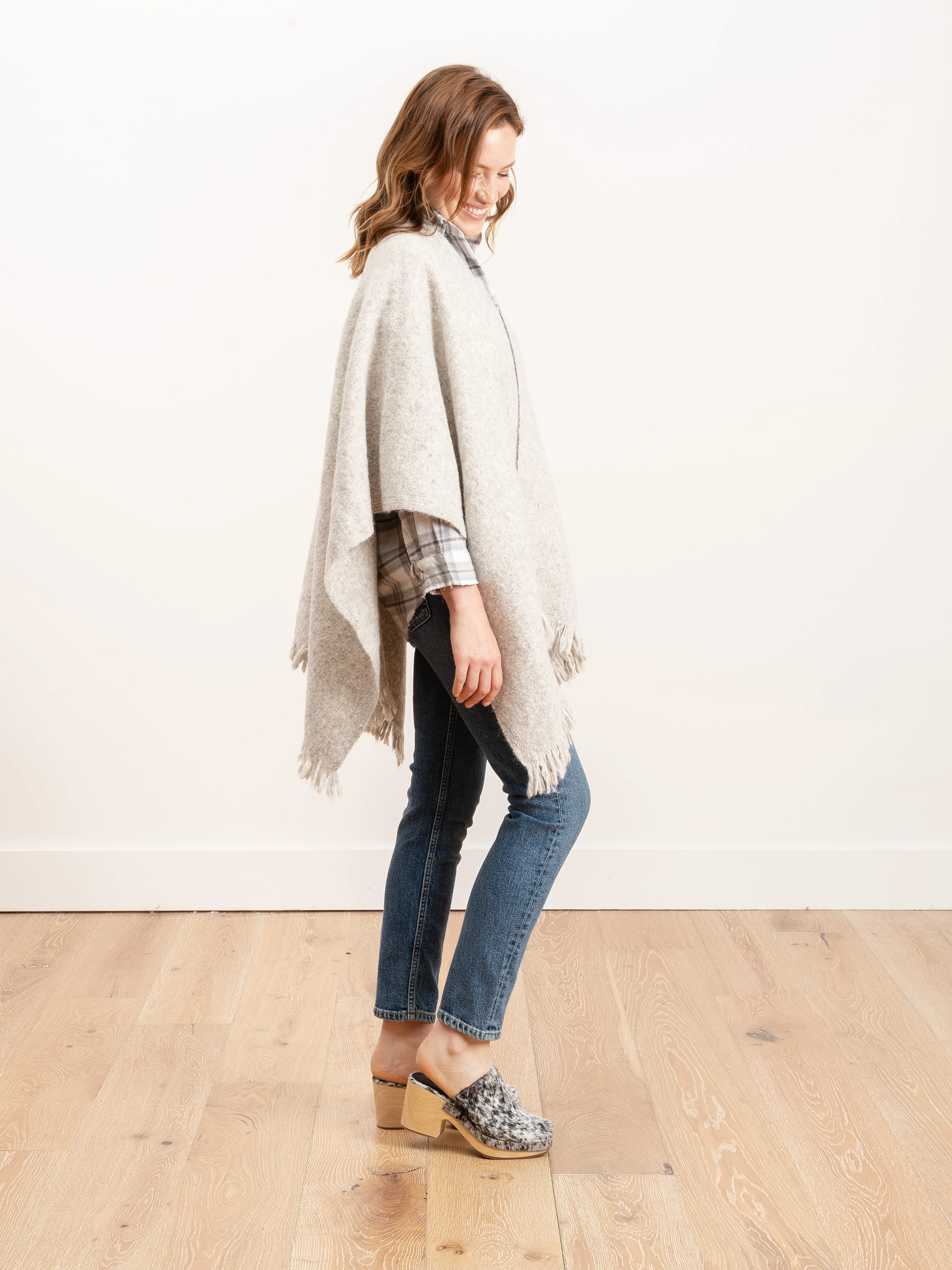 handwoven crop serape - natural grey - Image 3