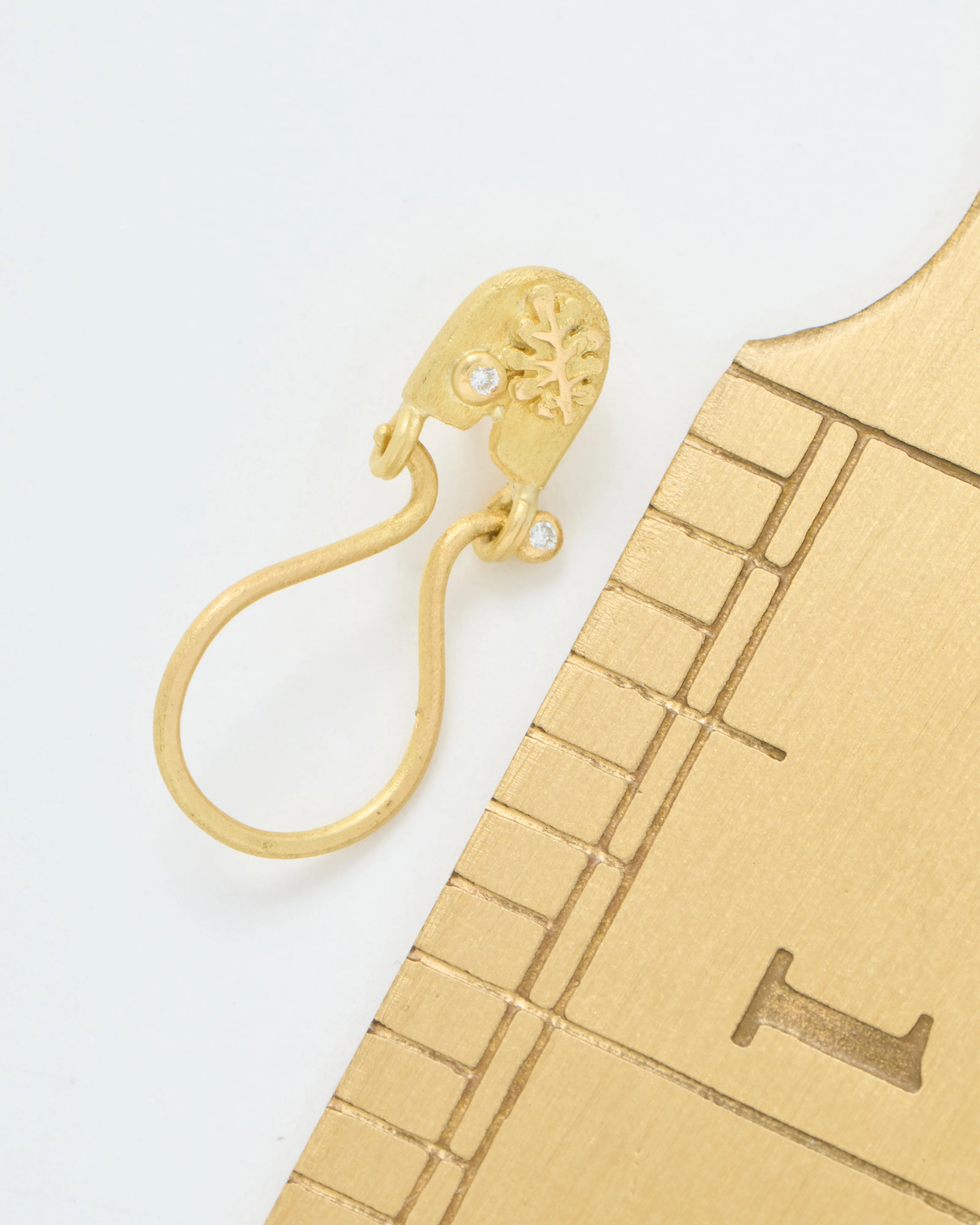 18k gold charm holder w/ diamonds - Image 6