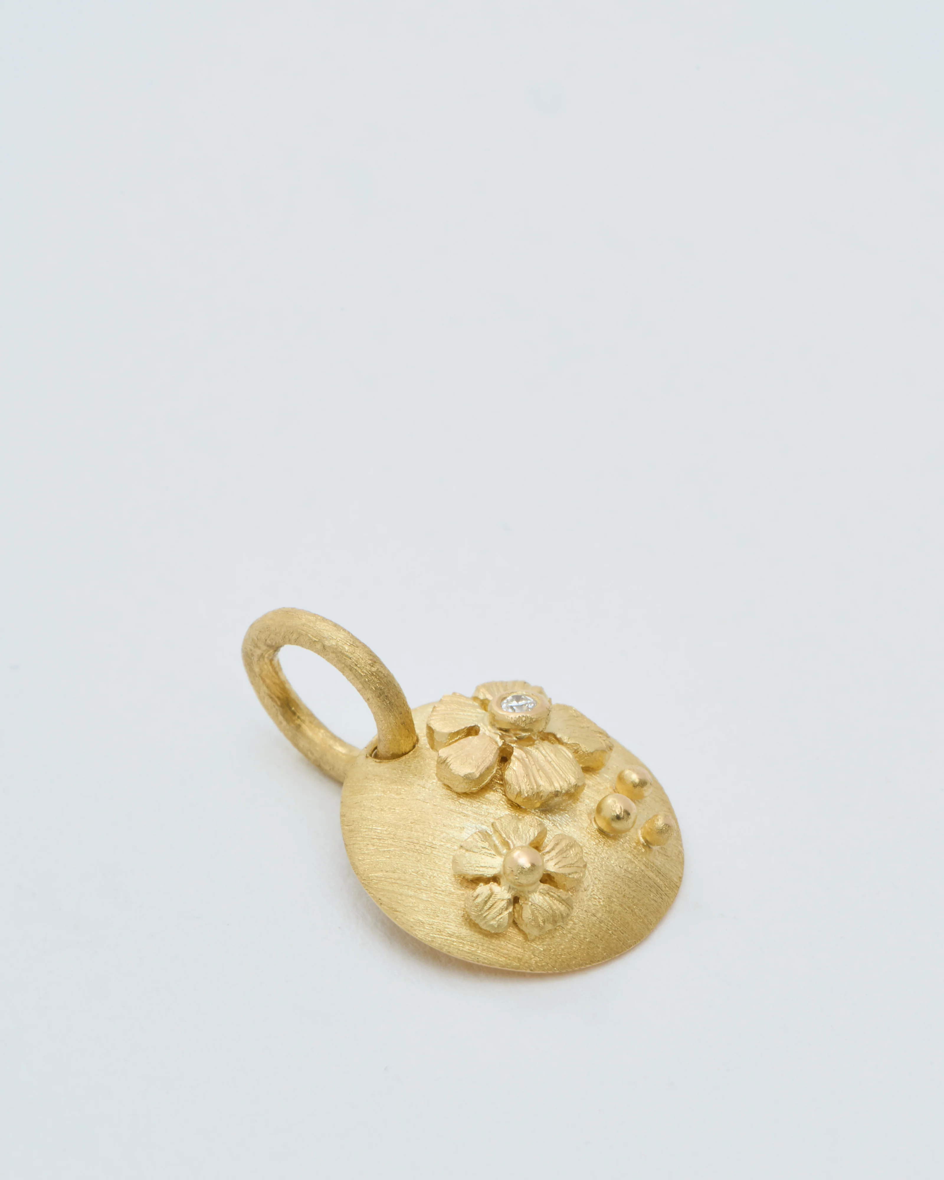 18k gold coin pendant with flowers - Image 4