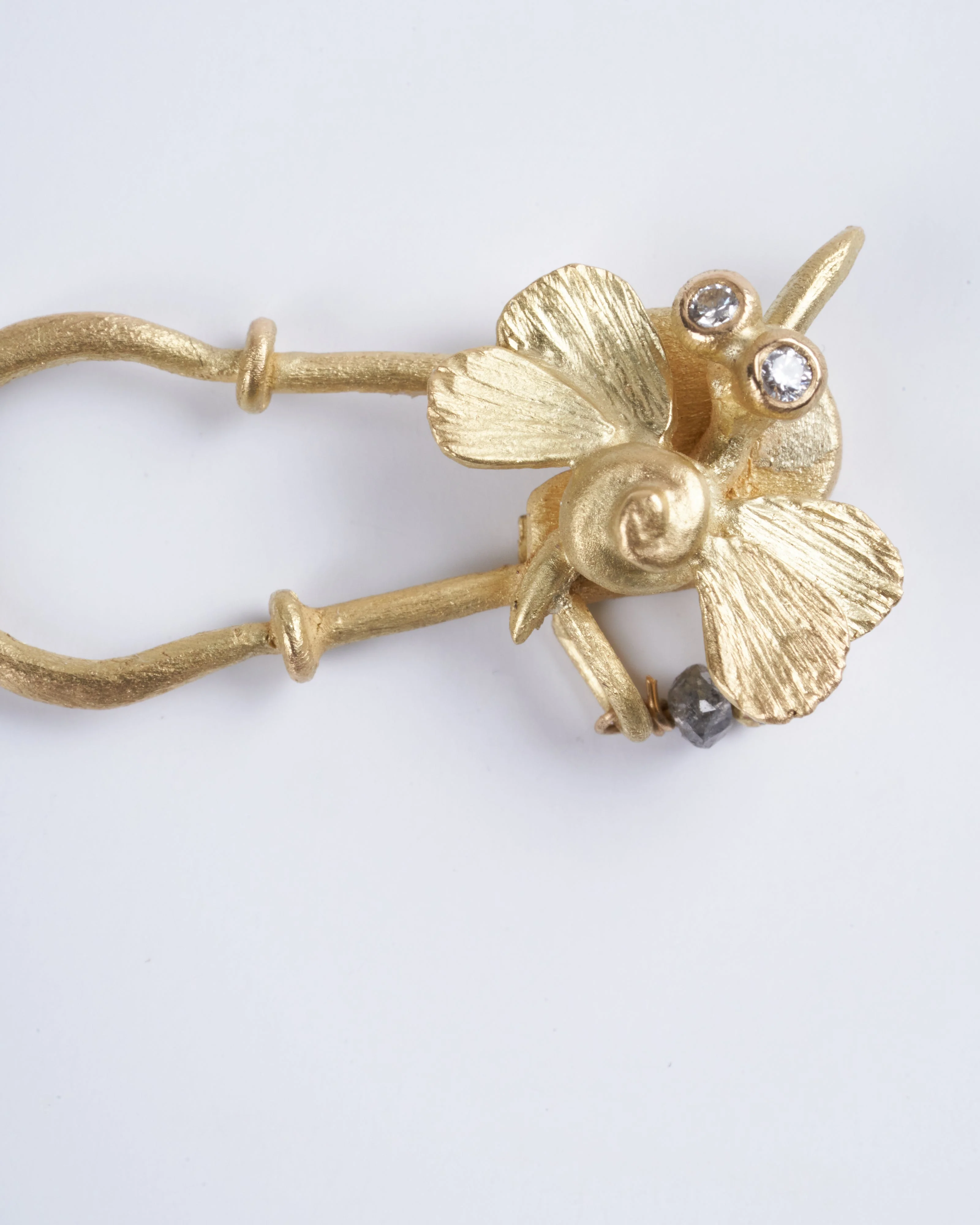18k handmade clasp with hummimgbird with white diamonds - gold - Image 2