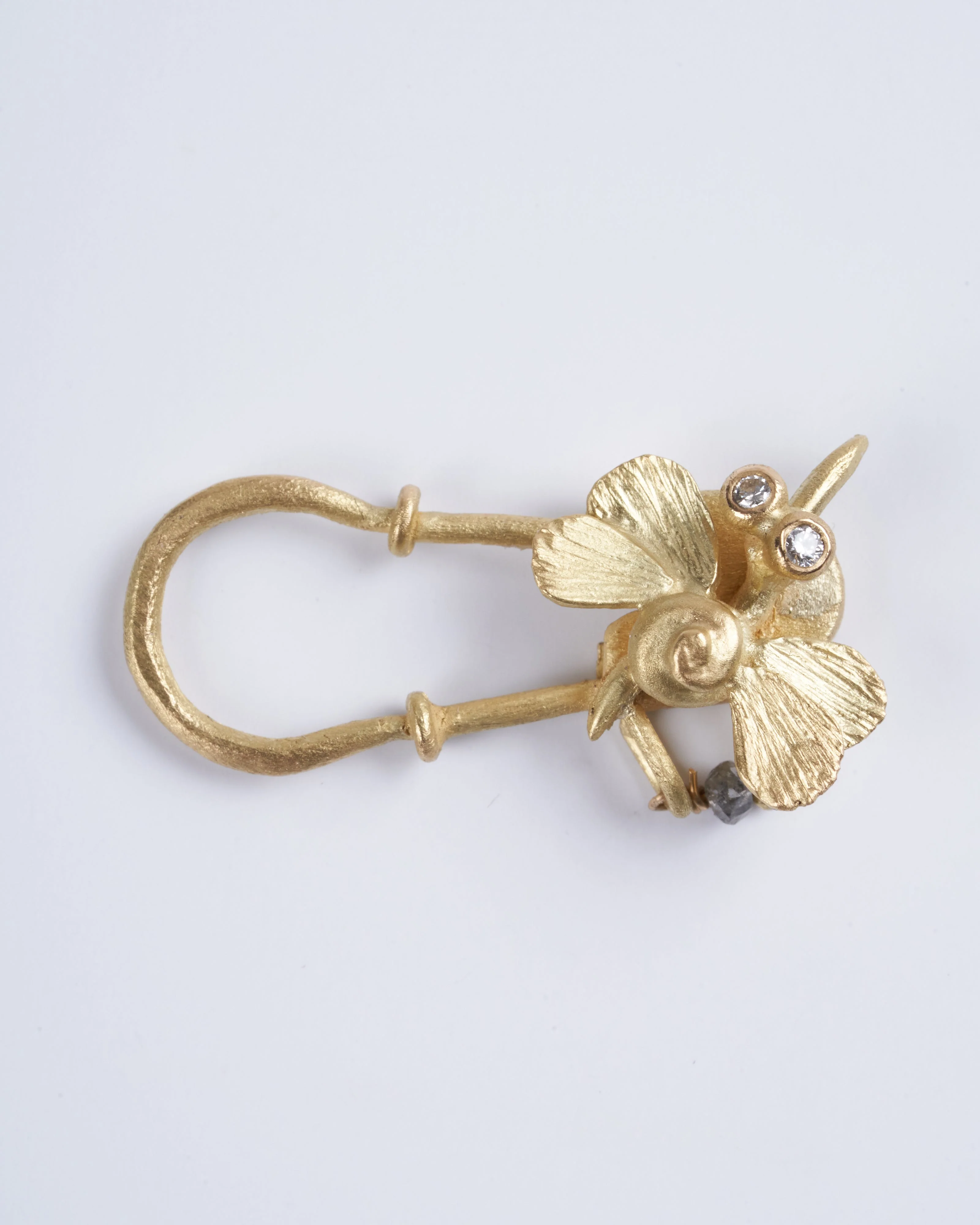 18k handmade clasp with hummimgbird with white diamonds - gold - Image 3