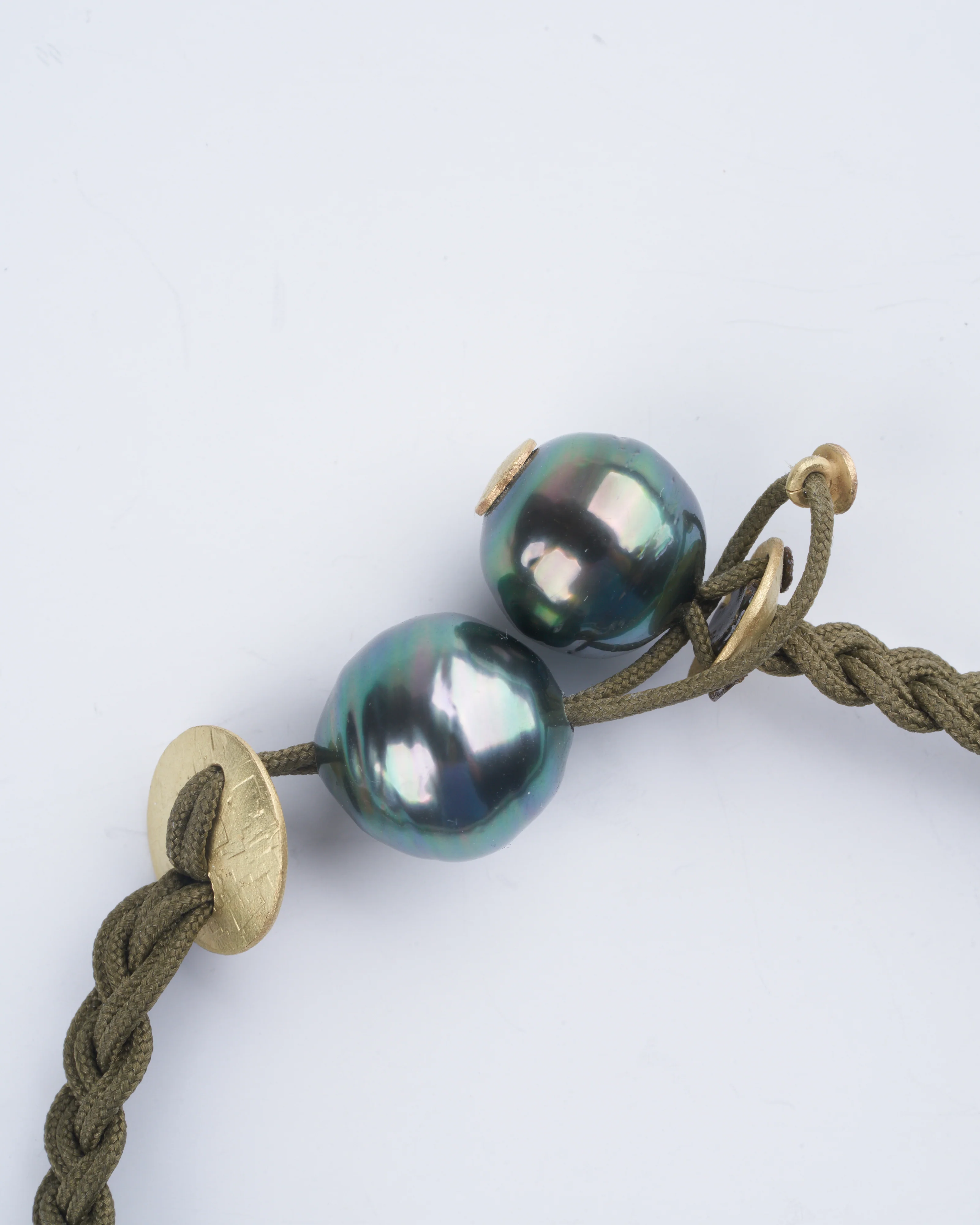diamond carved flowers and tahitian pearls bracelet - moss - Image 6