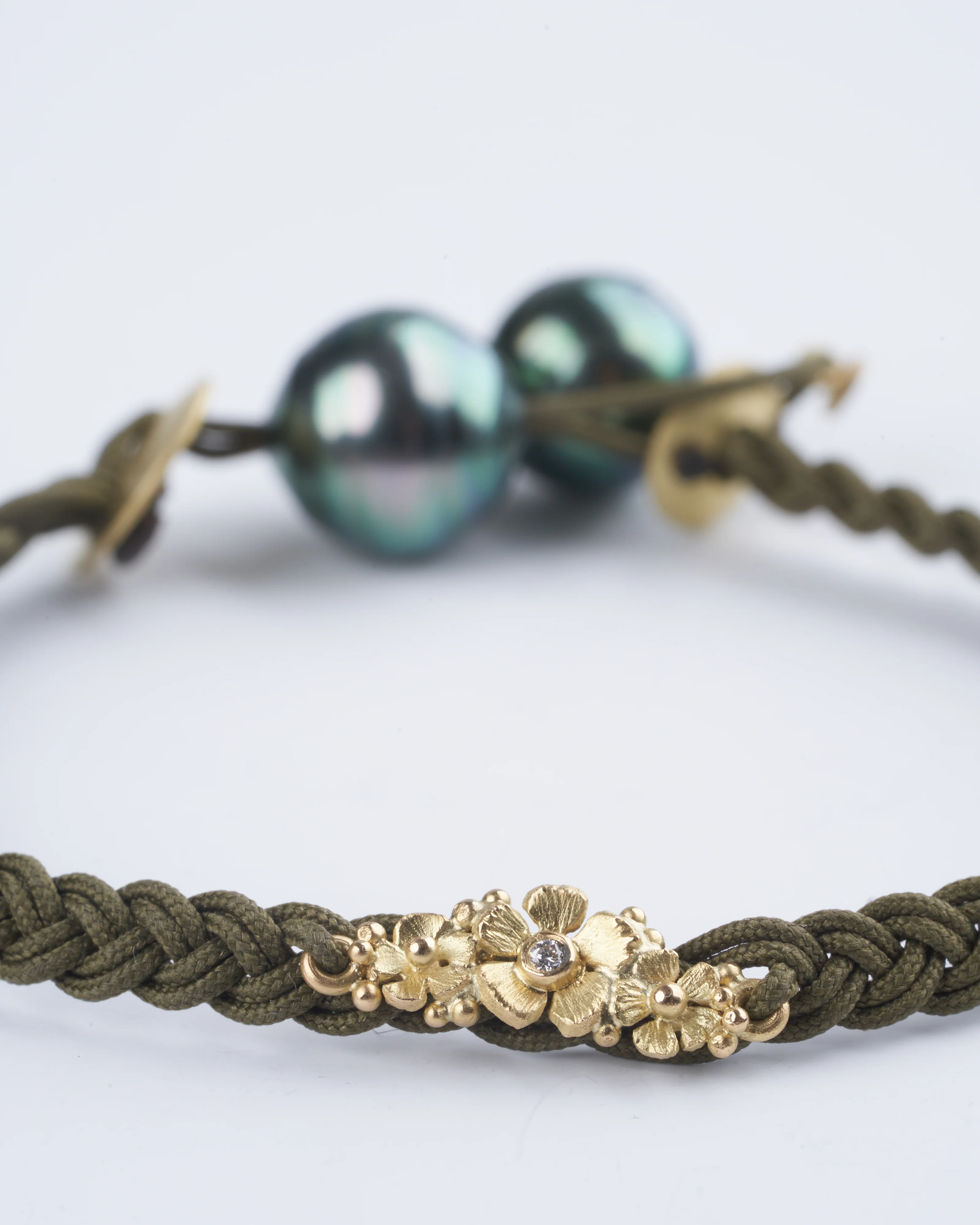 diamond carved flowers and tahitian pearls bracelet - moss - Image 7