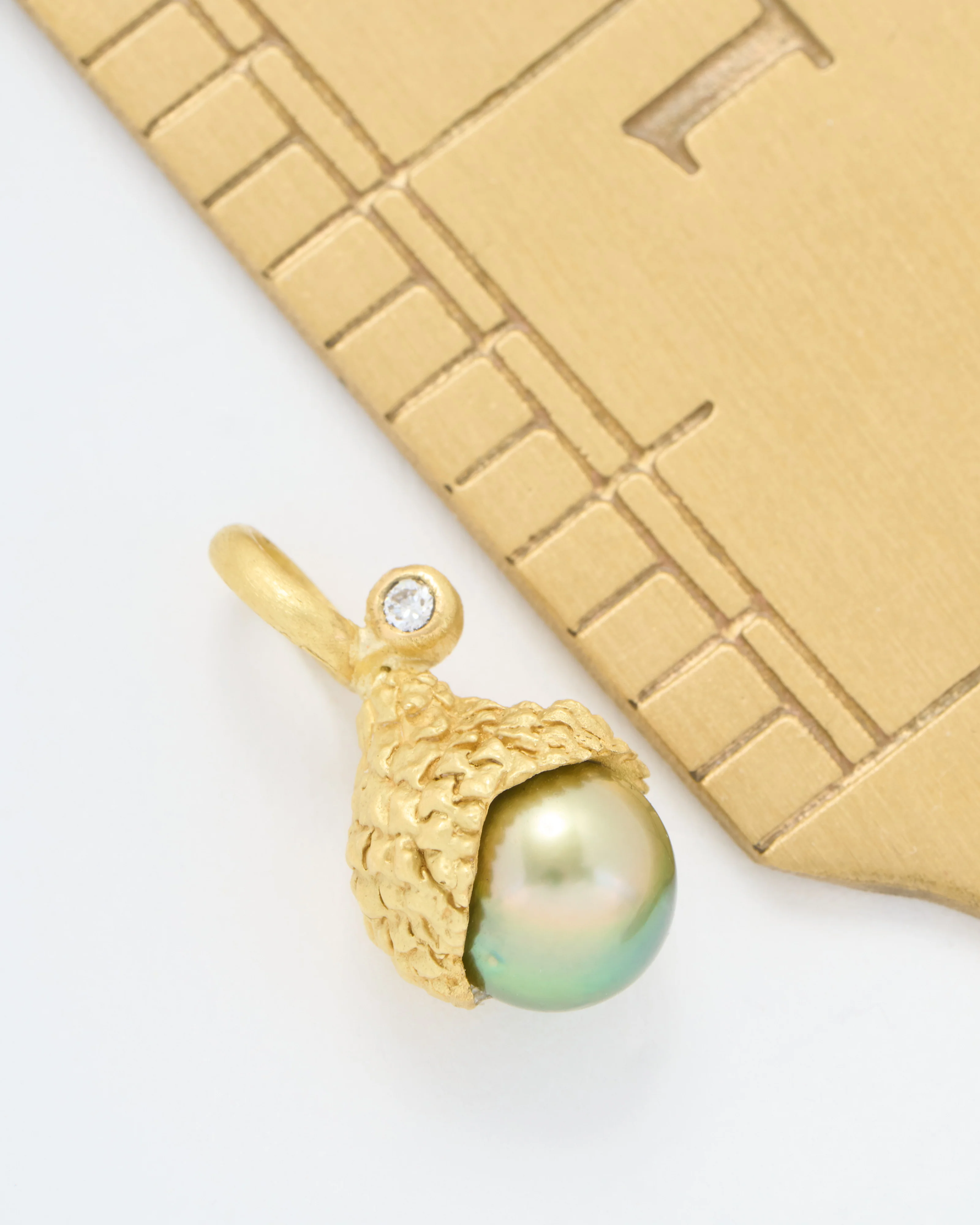 acorn tahiti pearl w/ diamond - Image 5