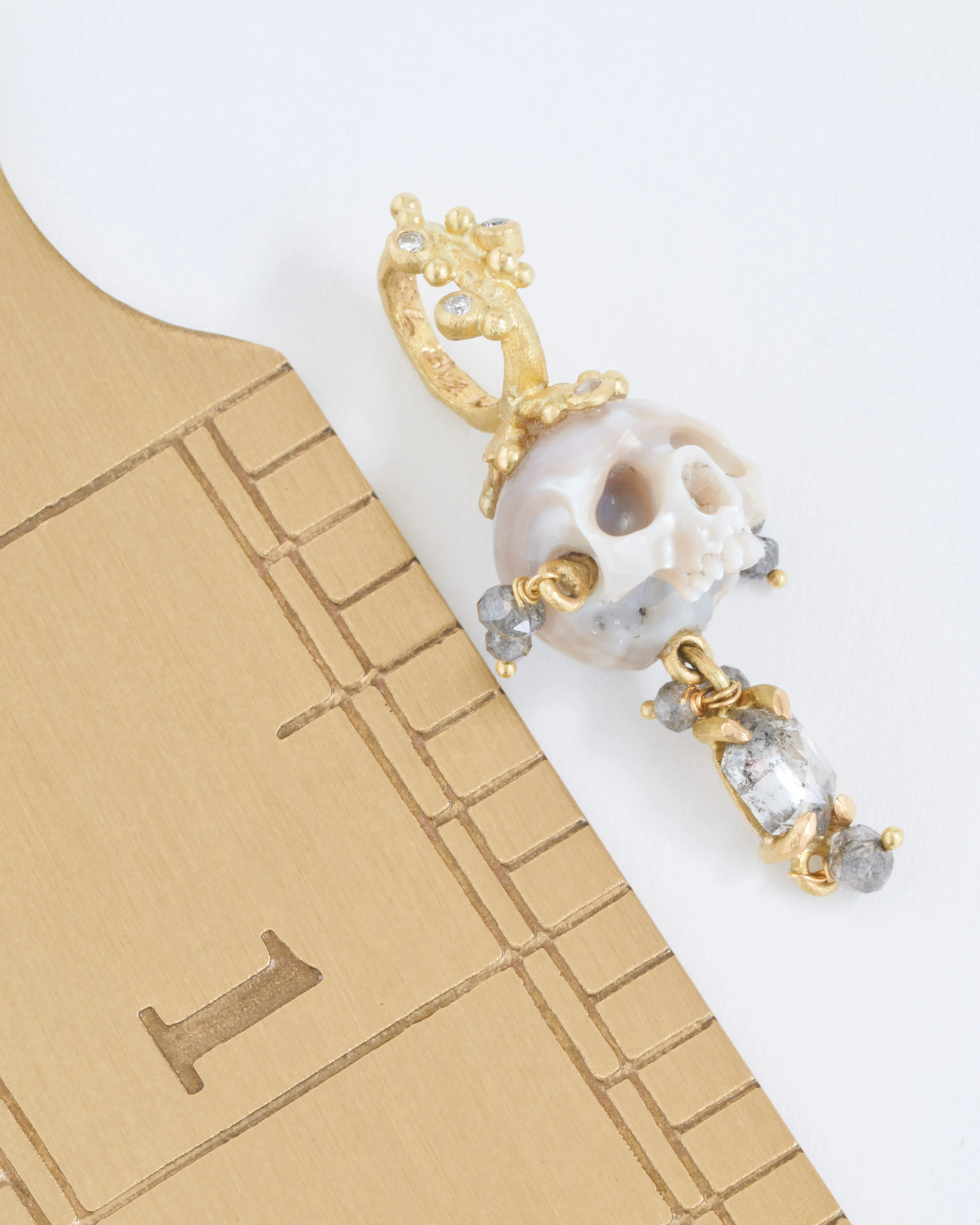 carved pearl skull pendant with diamonds - Image 5