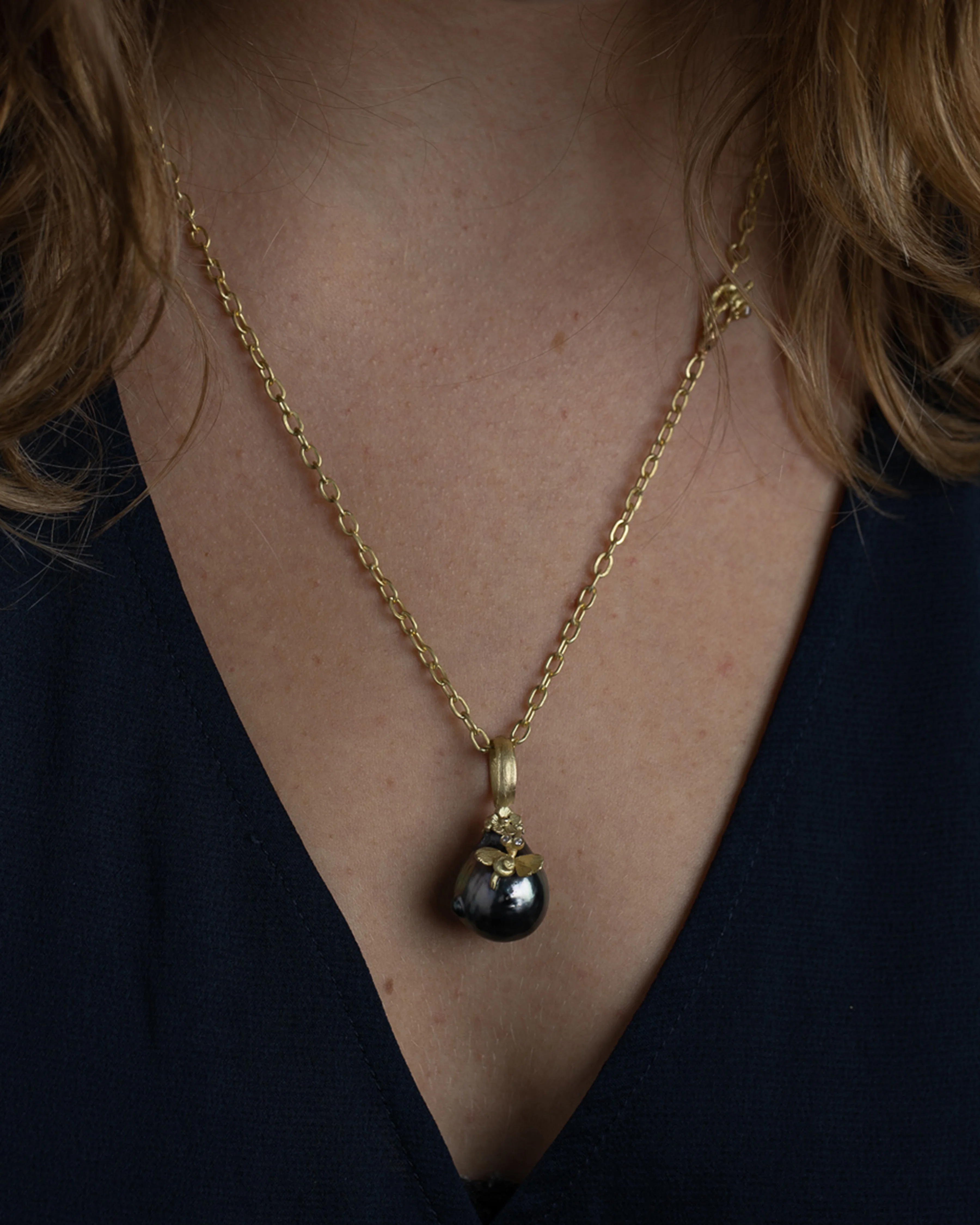 cultured large tahiti pearl with dragonfly and diamonds - Image 2