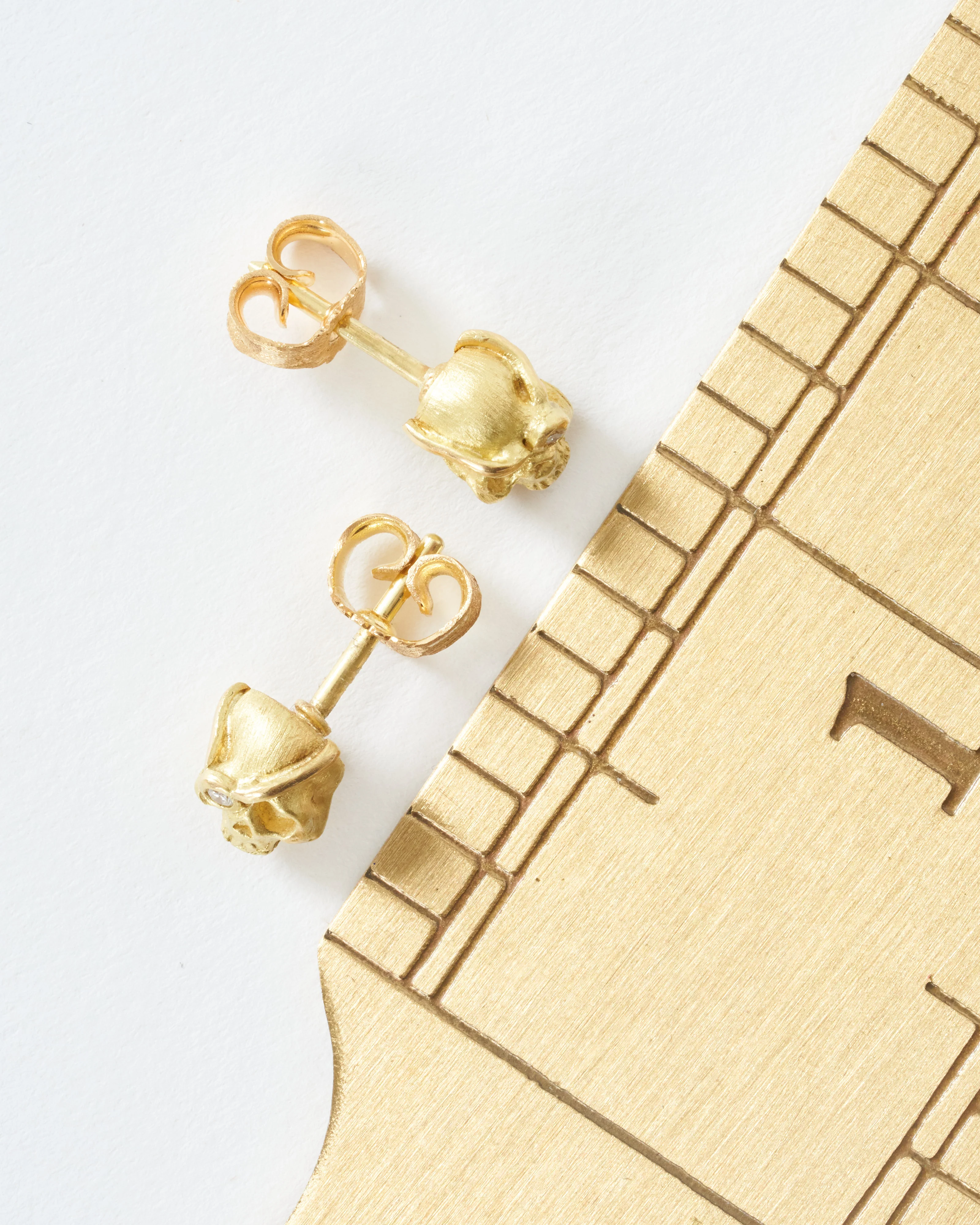diamond skull studs - Image 4