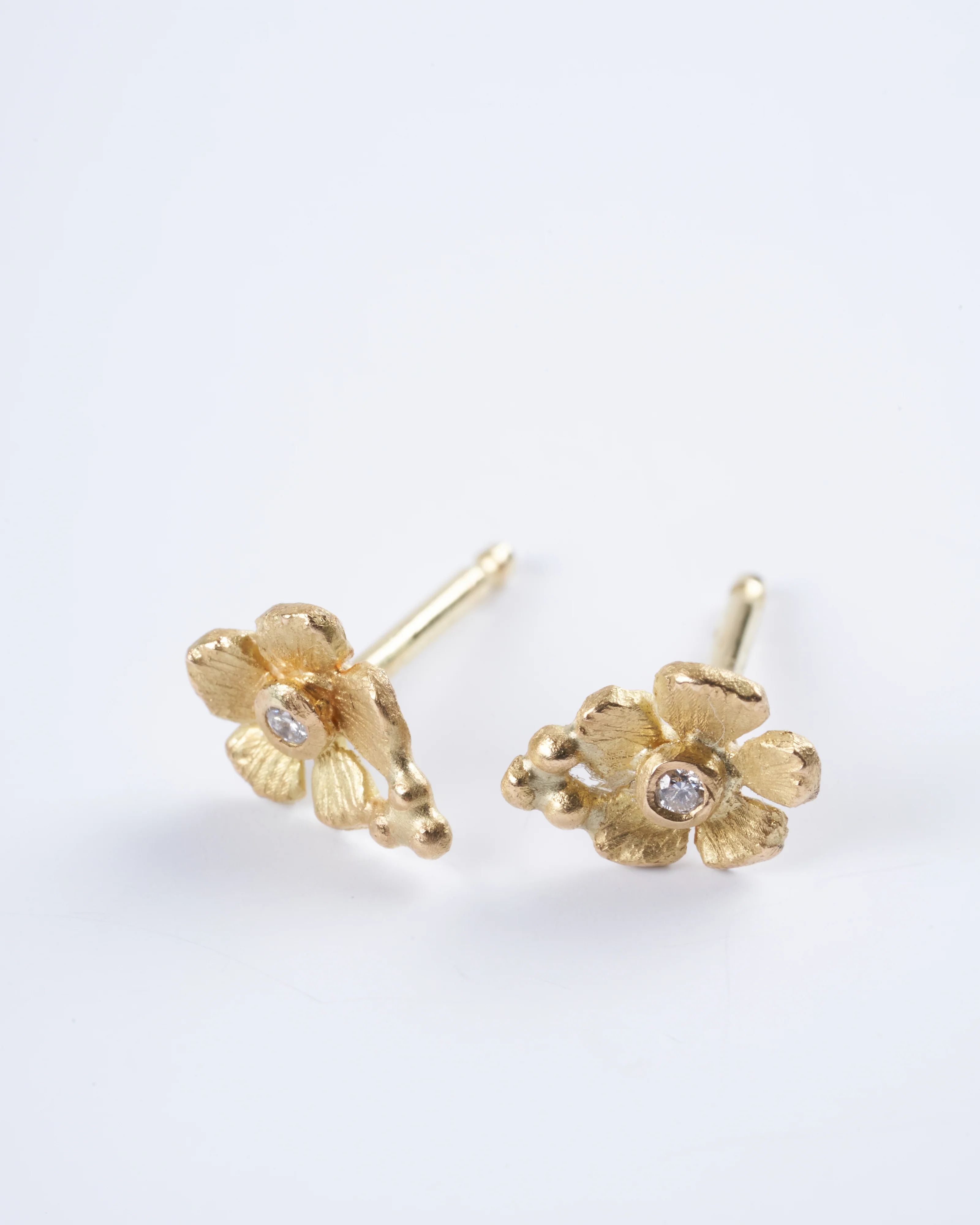18k yellow gold earrings with white diamonds - gold - Image 3