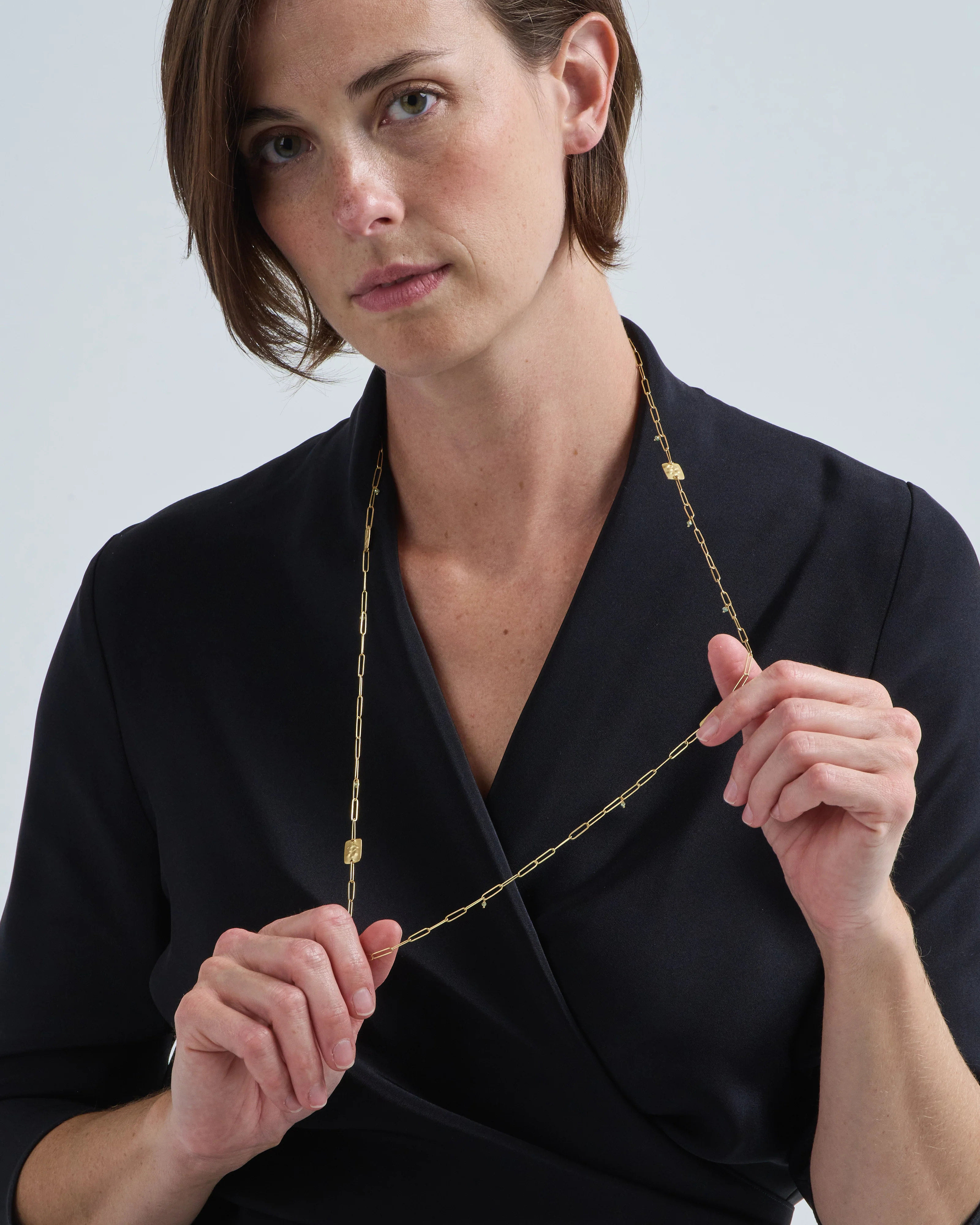 gold chain necklace with green diamonds - Image 7