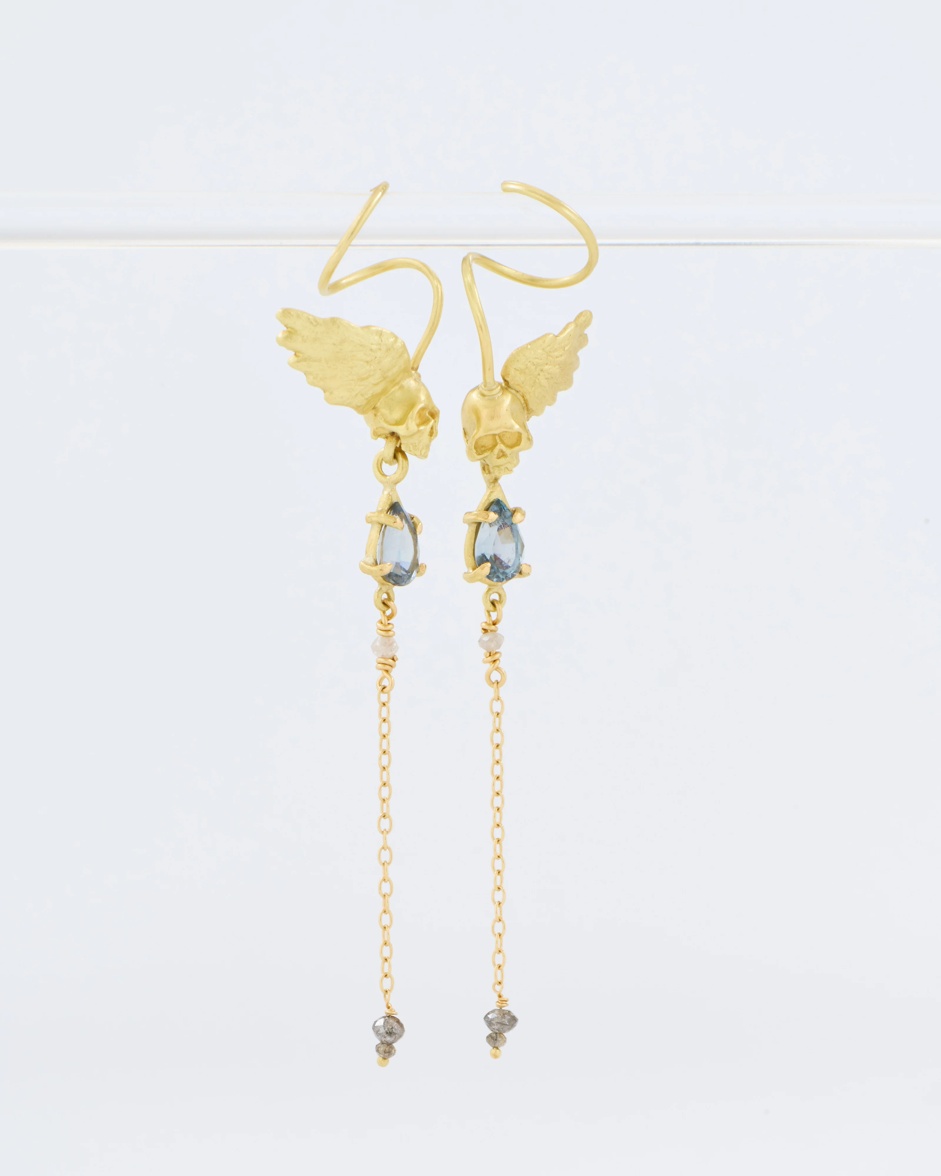 grey spinel skull earrings - Image 2