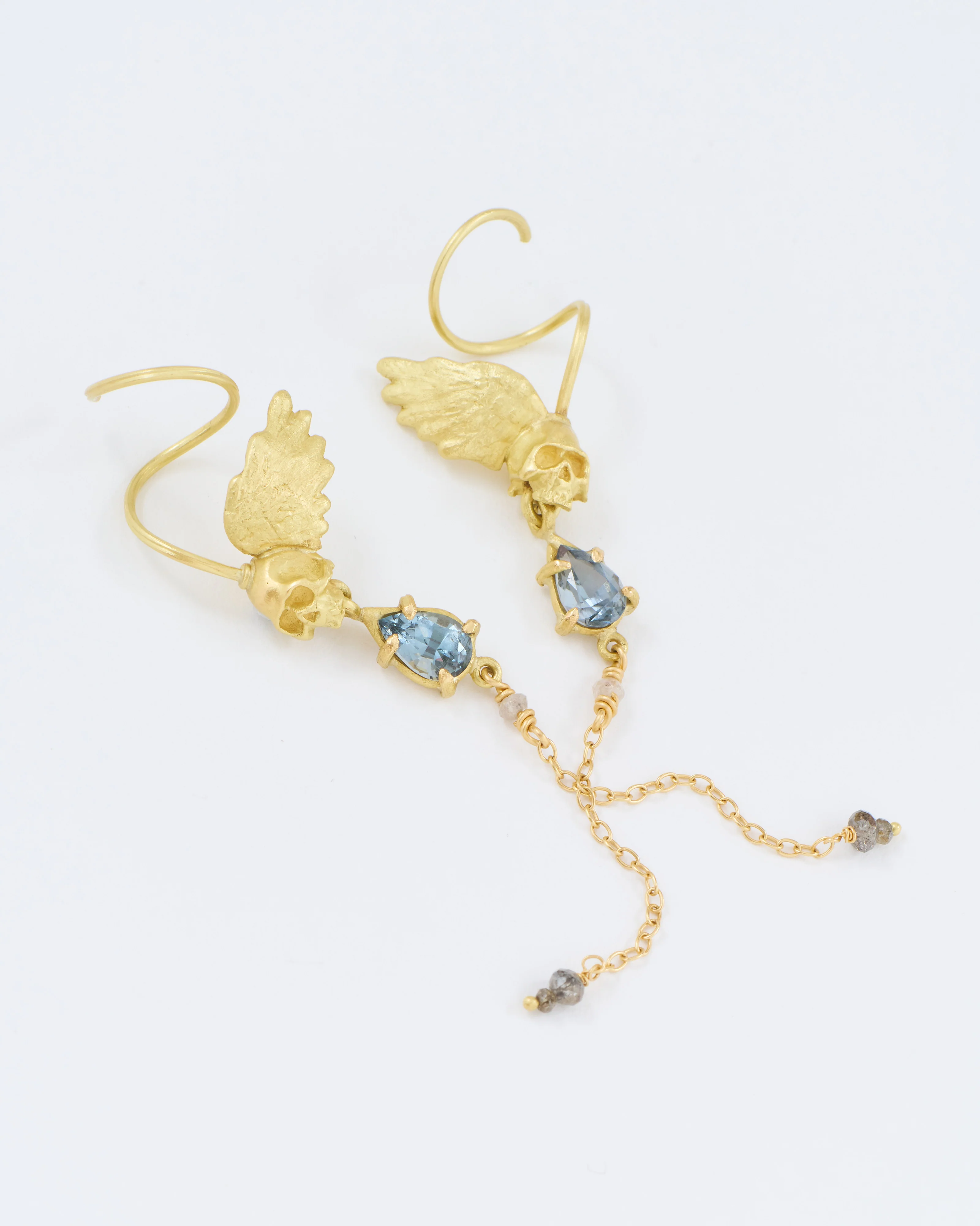 grey spinel skull earrings - Image 5