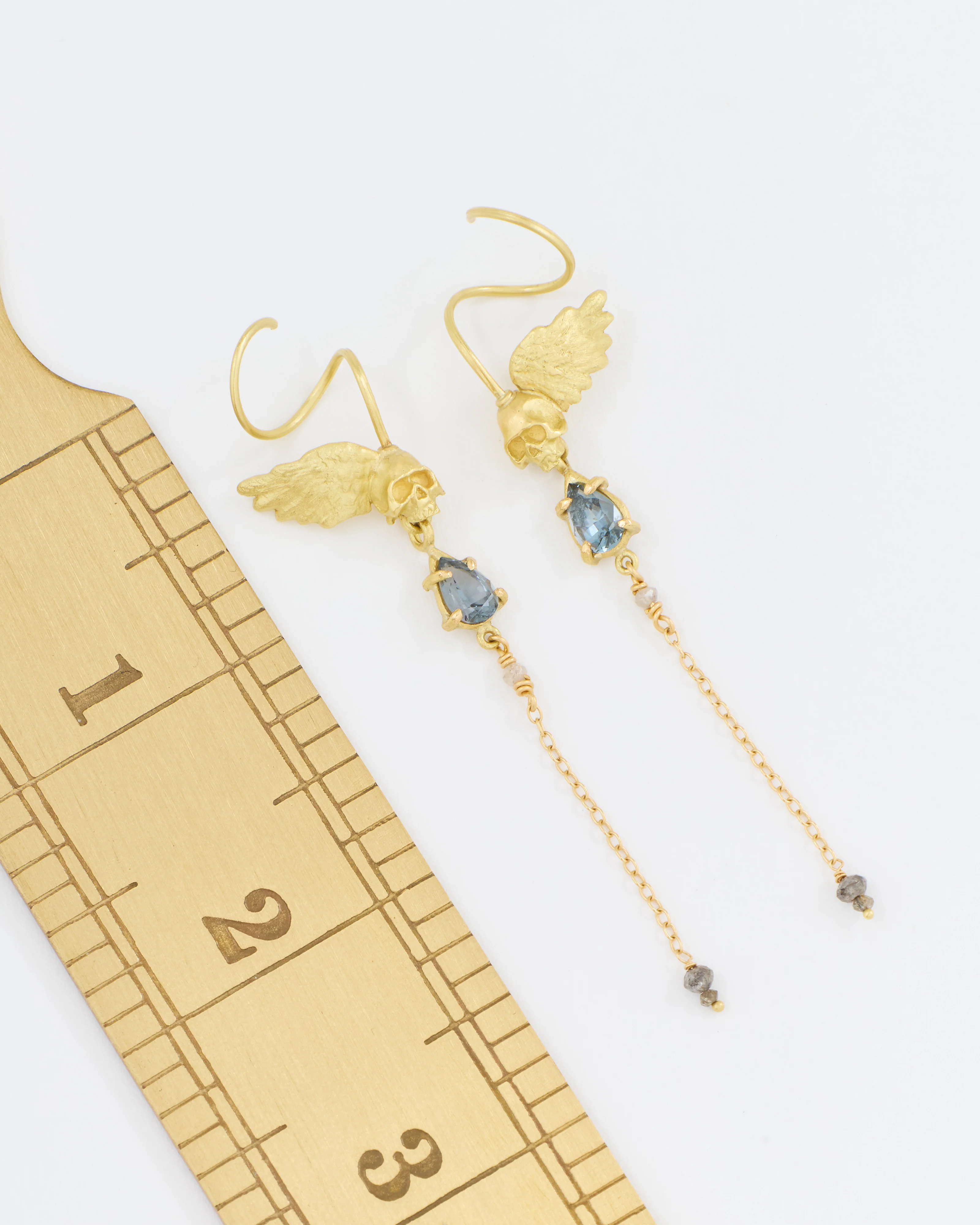 grey spinel skull earrings - Image 6