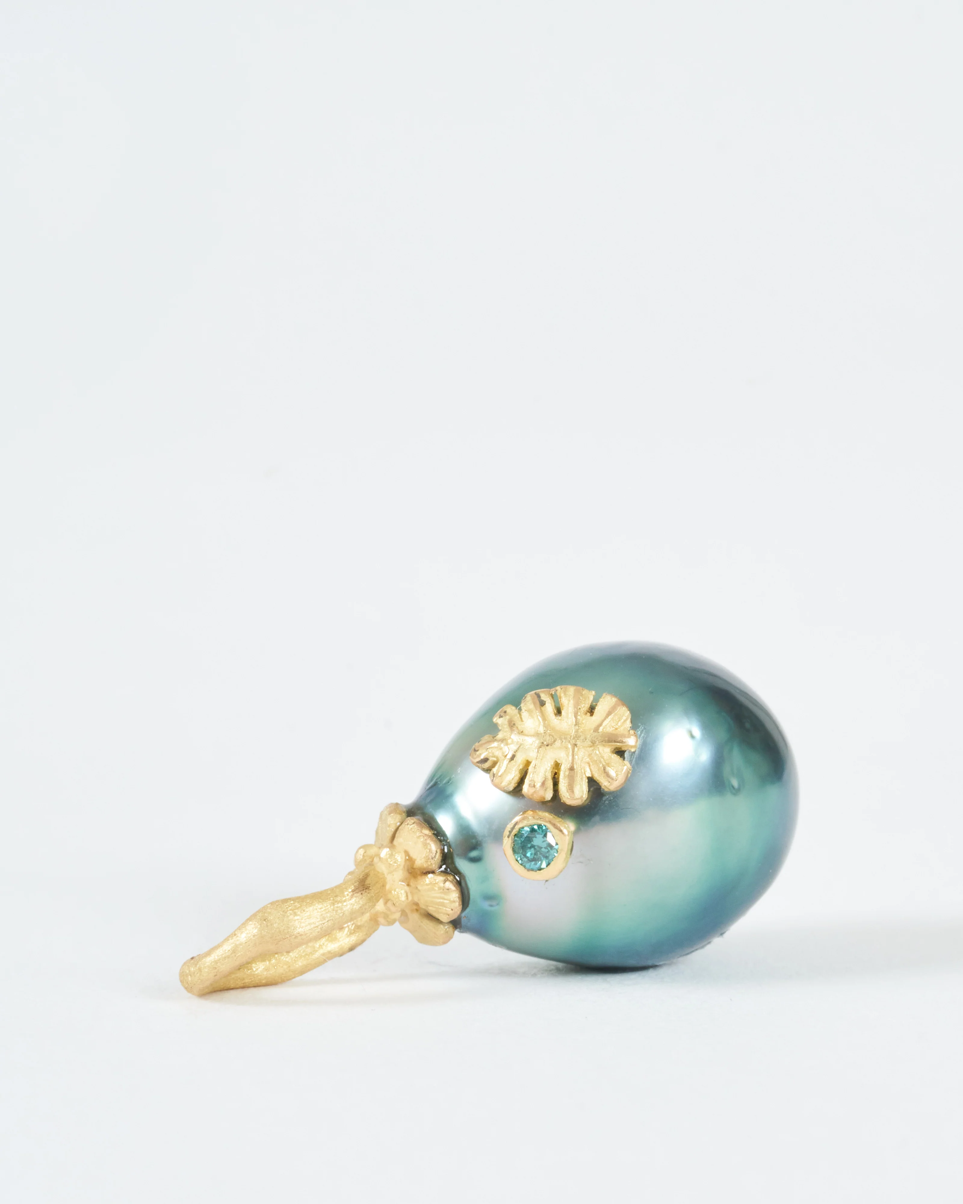grey tahitian pearl with with gold leaf and blue diamond - Image 4