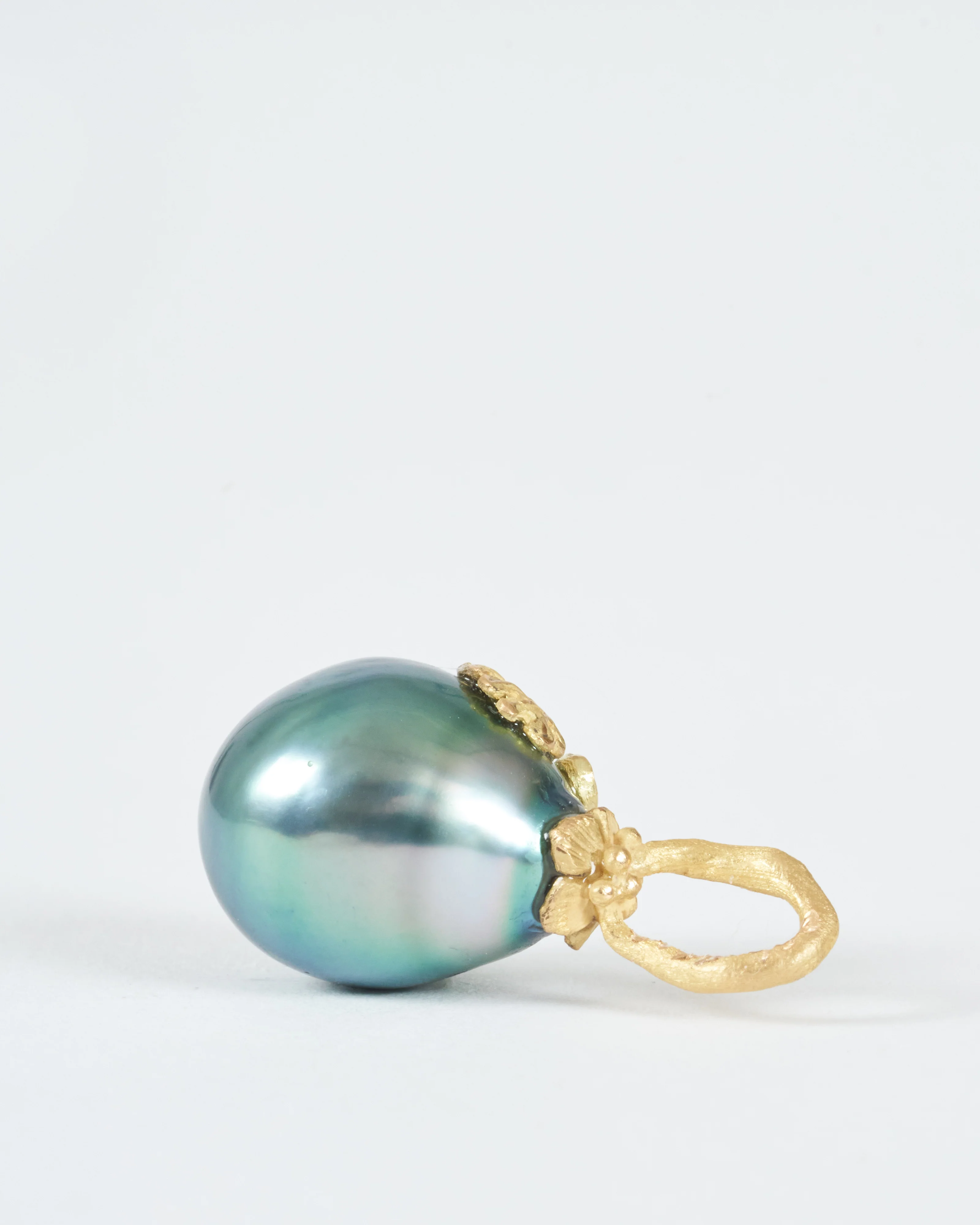 grey tahitian pearl with with gold leaf and blue diamond - Image 5