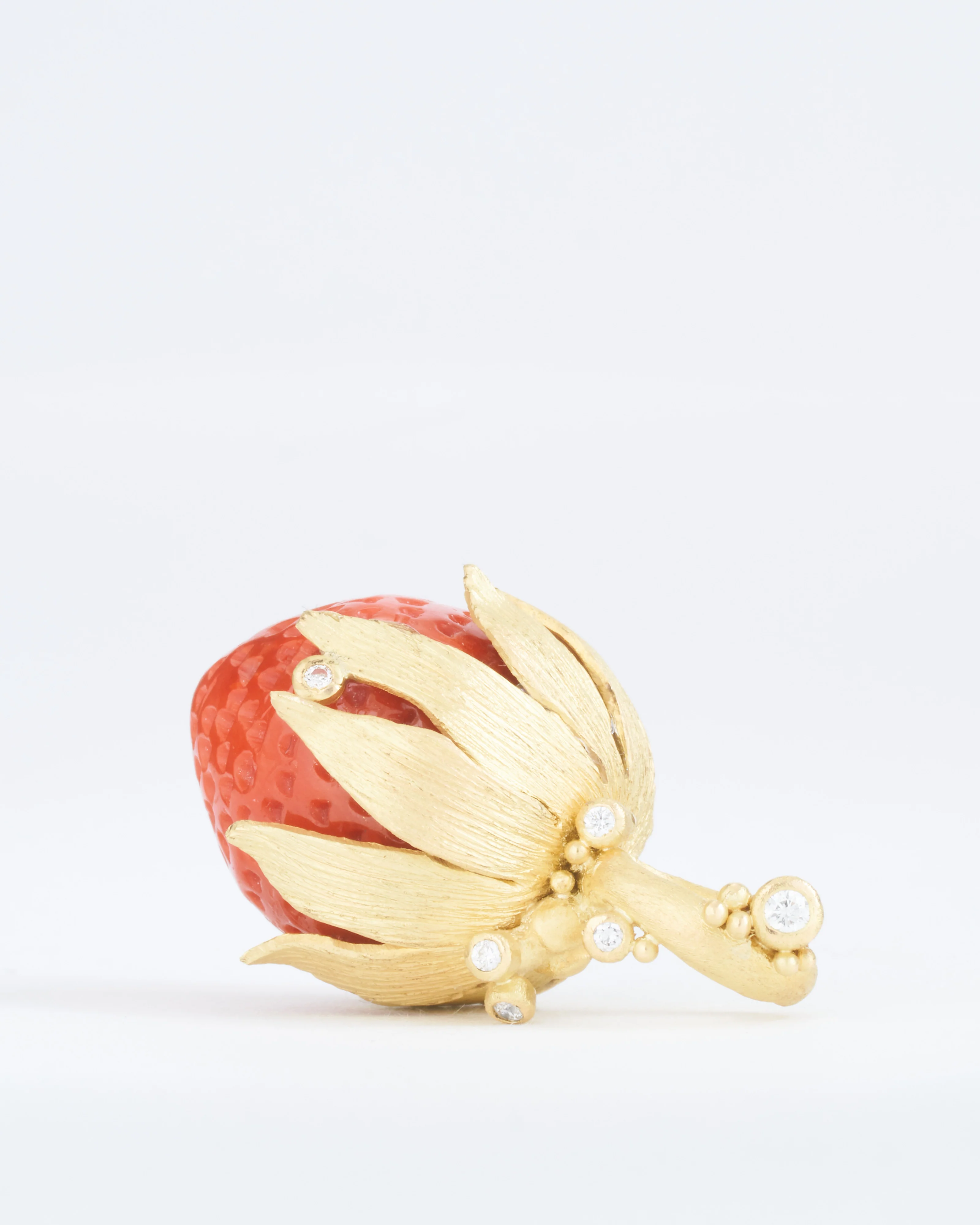 large coral strawberry pendant - Image 3