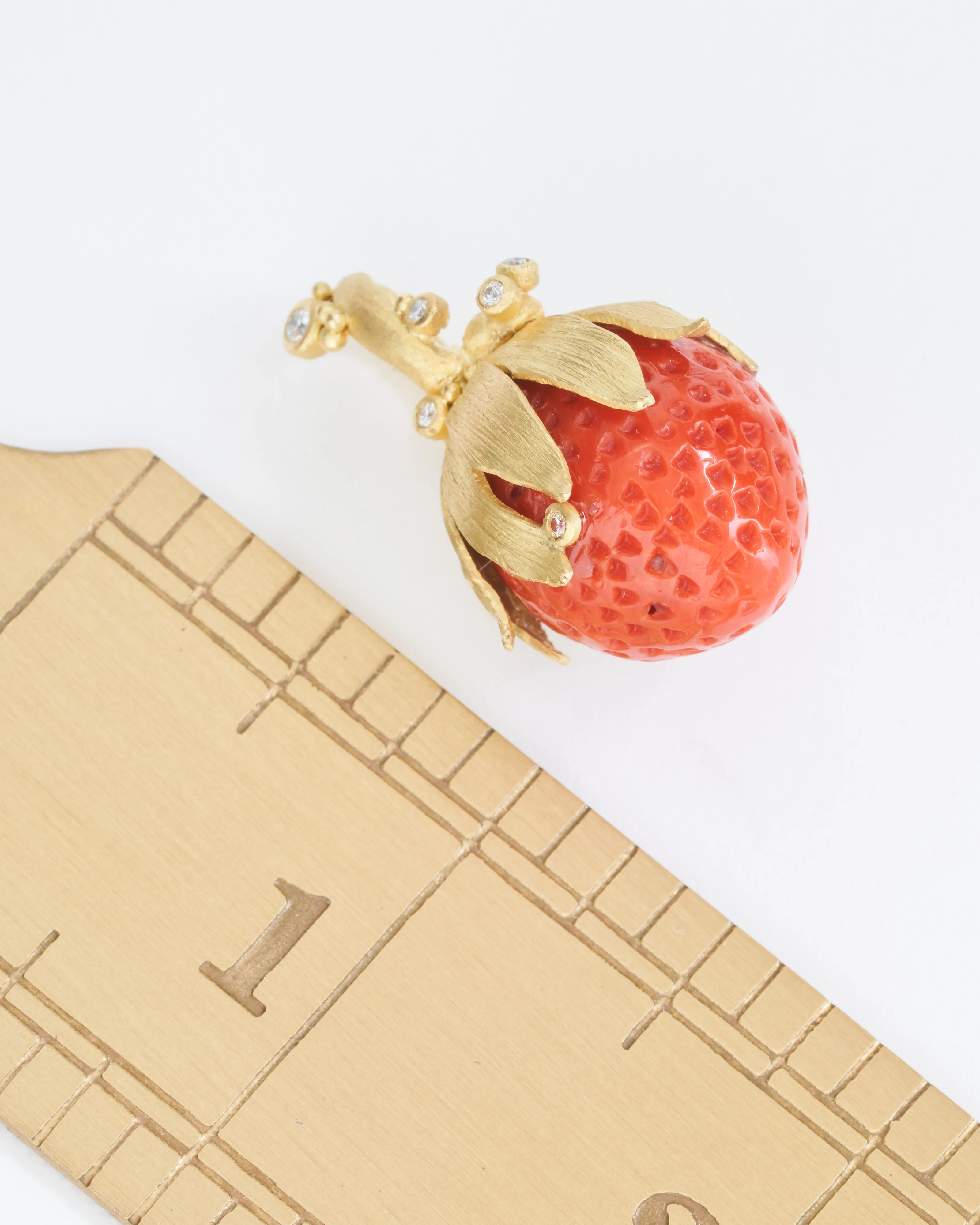 large coral strawberry pendant - Image 5