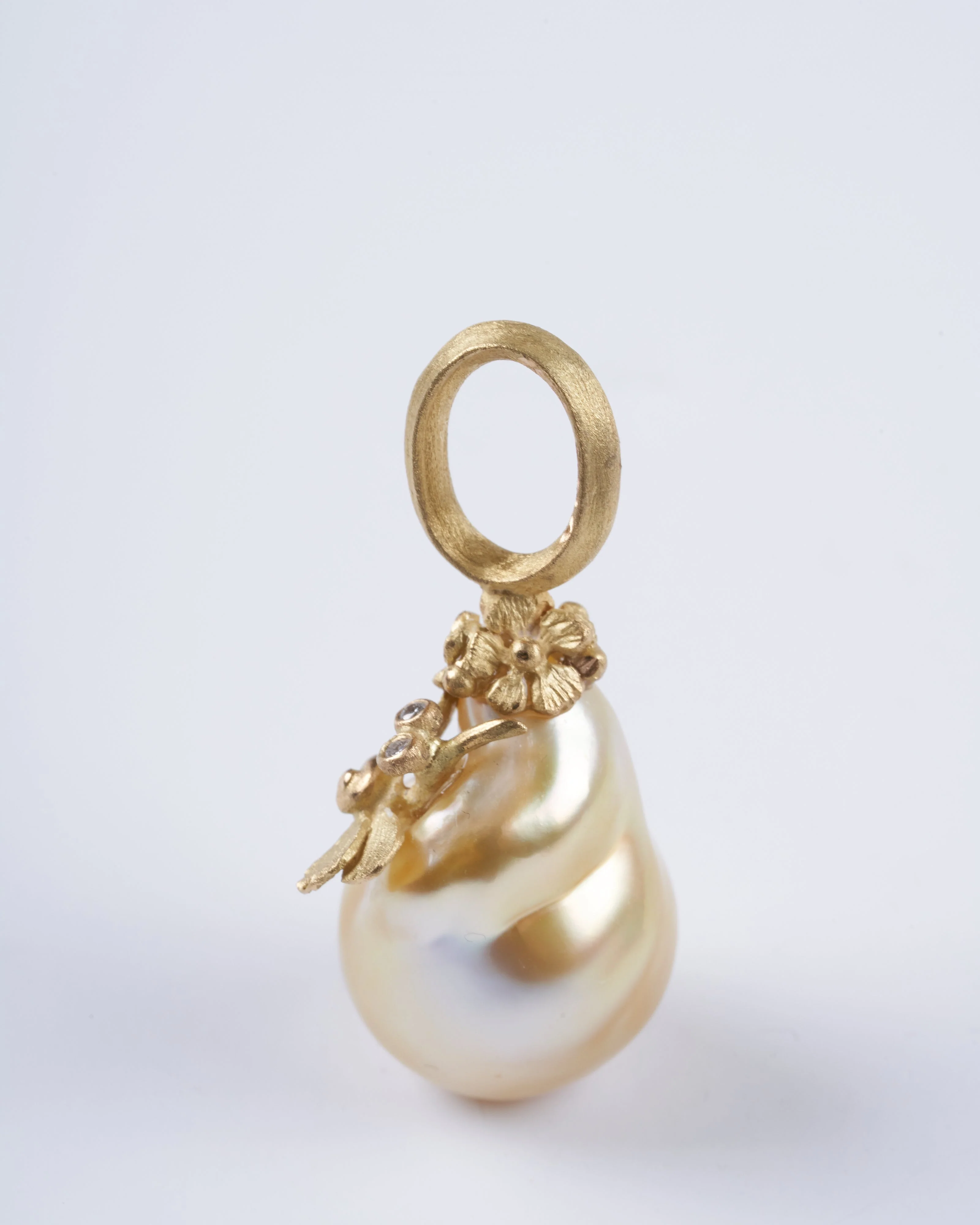 large gold south sea pearl with 18k gold hummingbird with diamonds - gold - Image 3