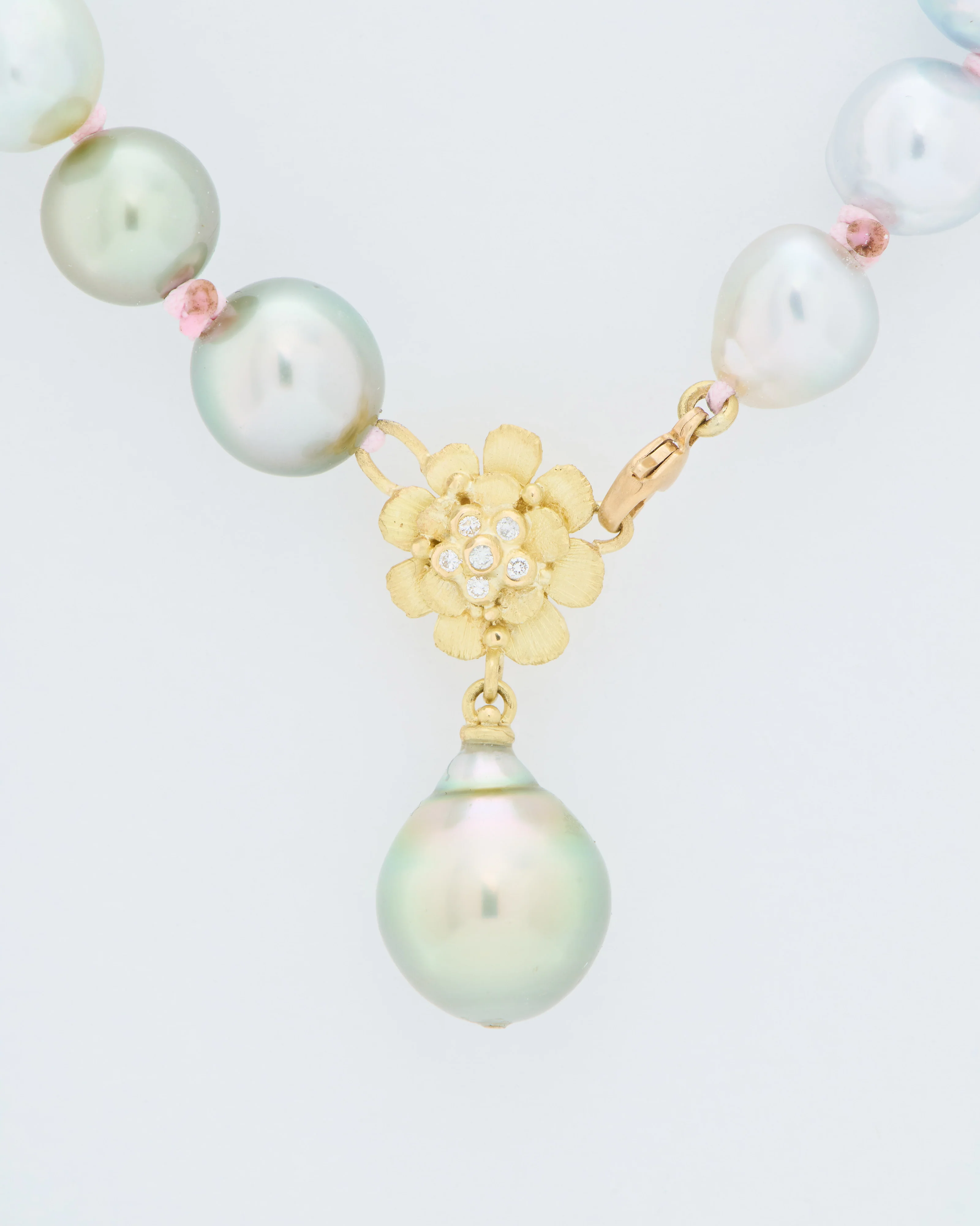 mixed pearl necklace with flower and diamonds - Image 2