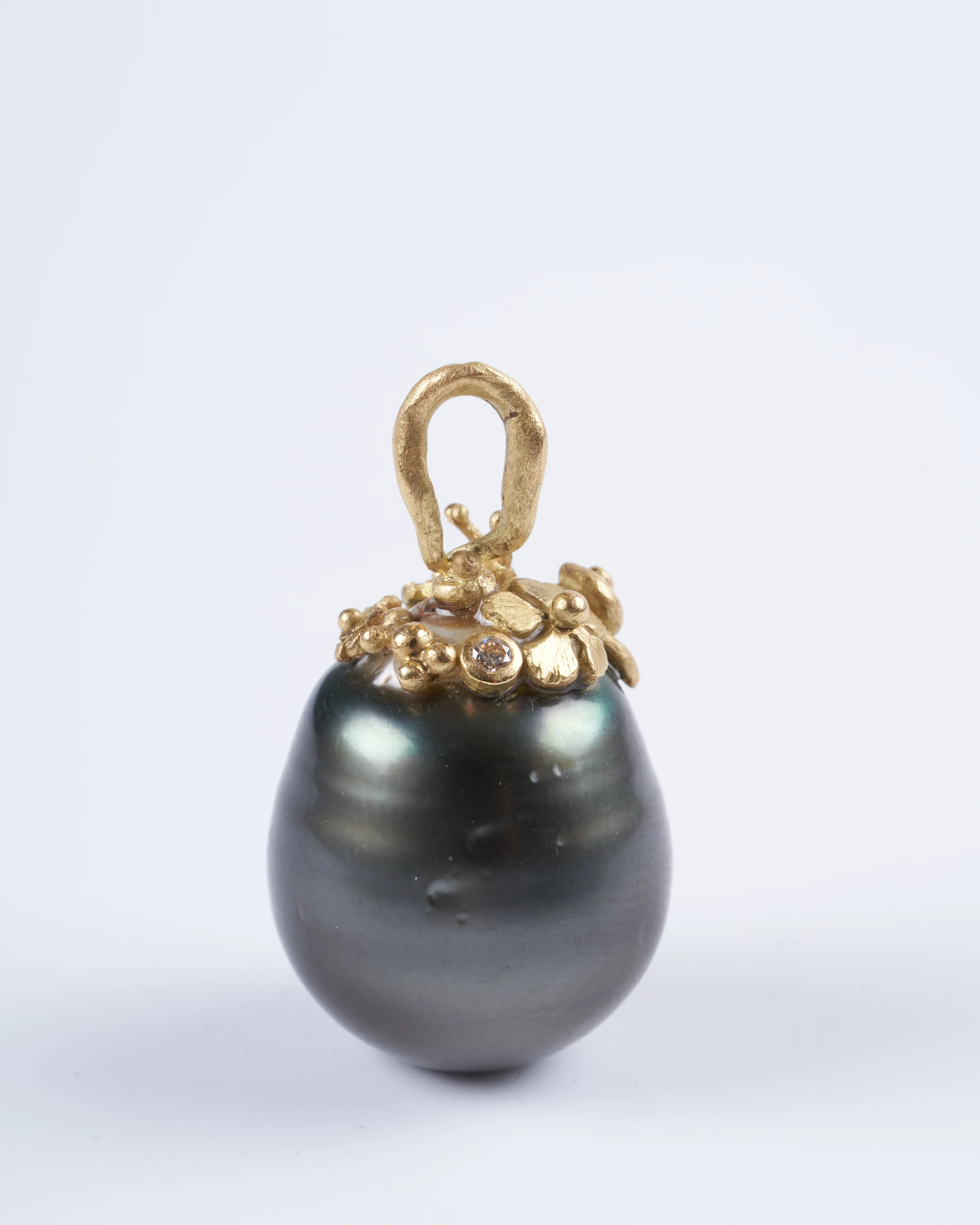 tahitian pearl pendant  with yellow gold and diamond details - Image 2