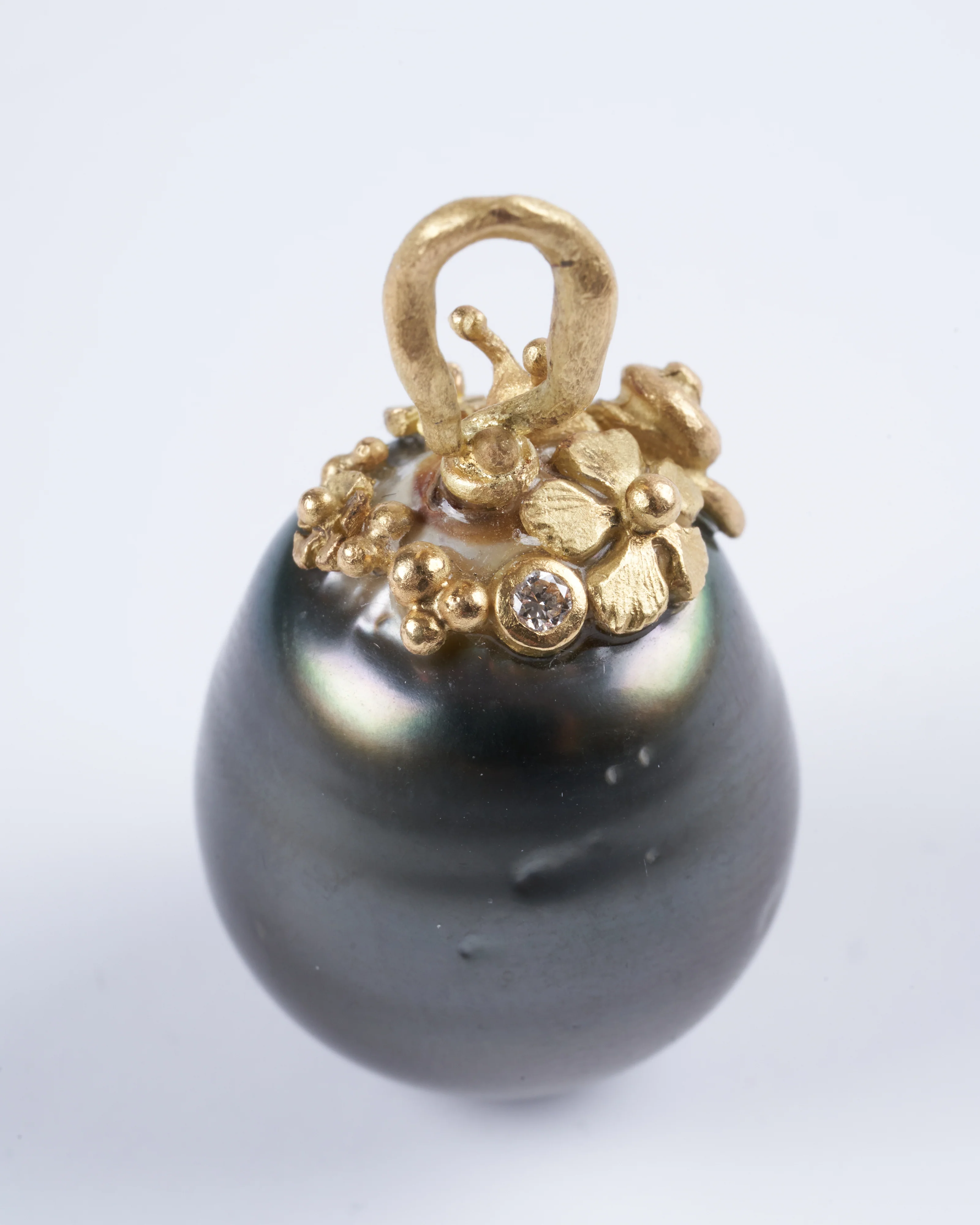 tahitian pearl pendant  with yellow gold and diamond details - Image 3