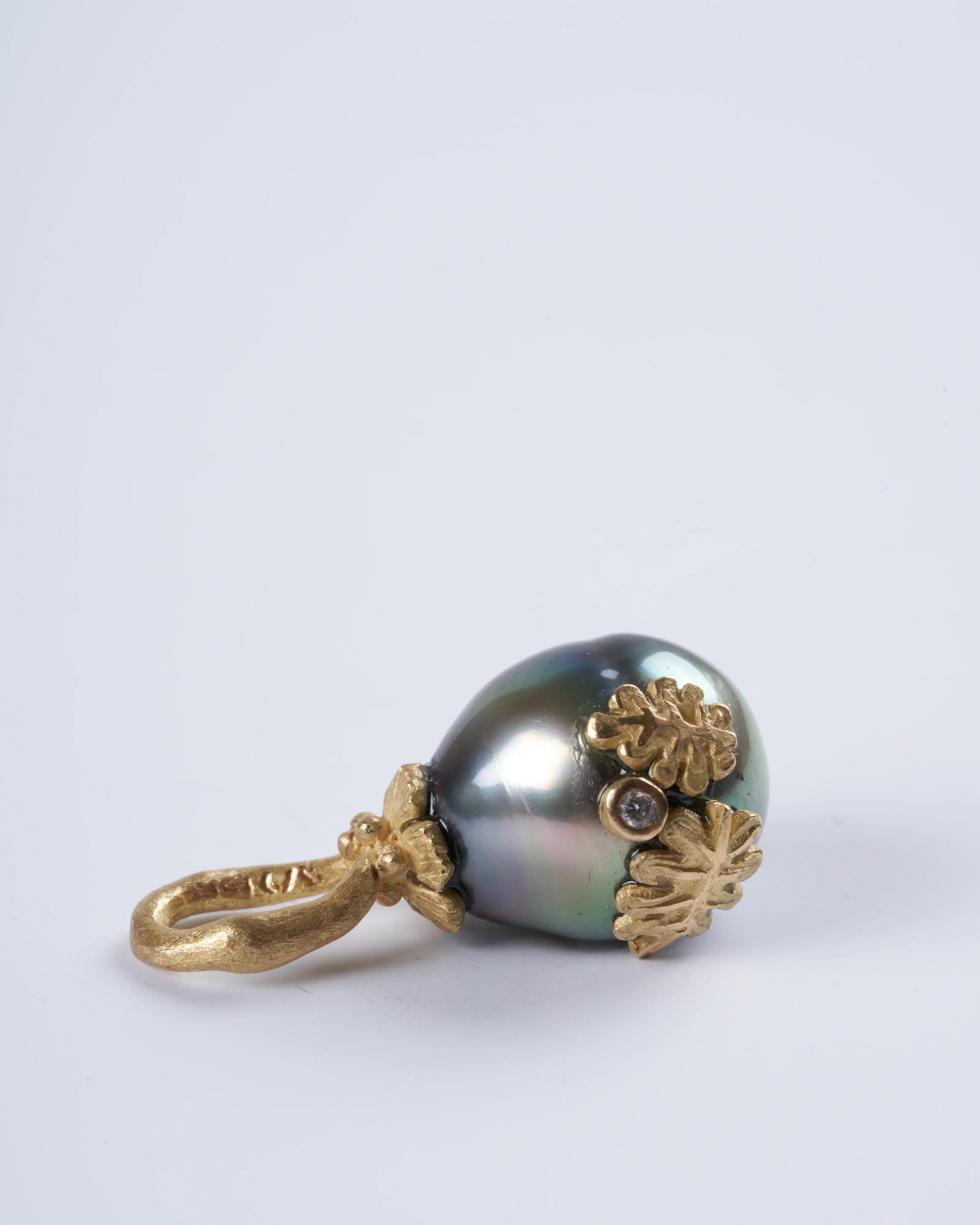 tahitian pearl pendant with 18k yellow gold and diamond details - Image 2