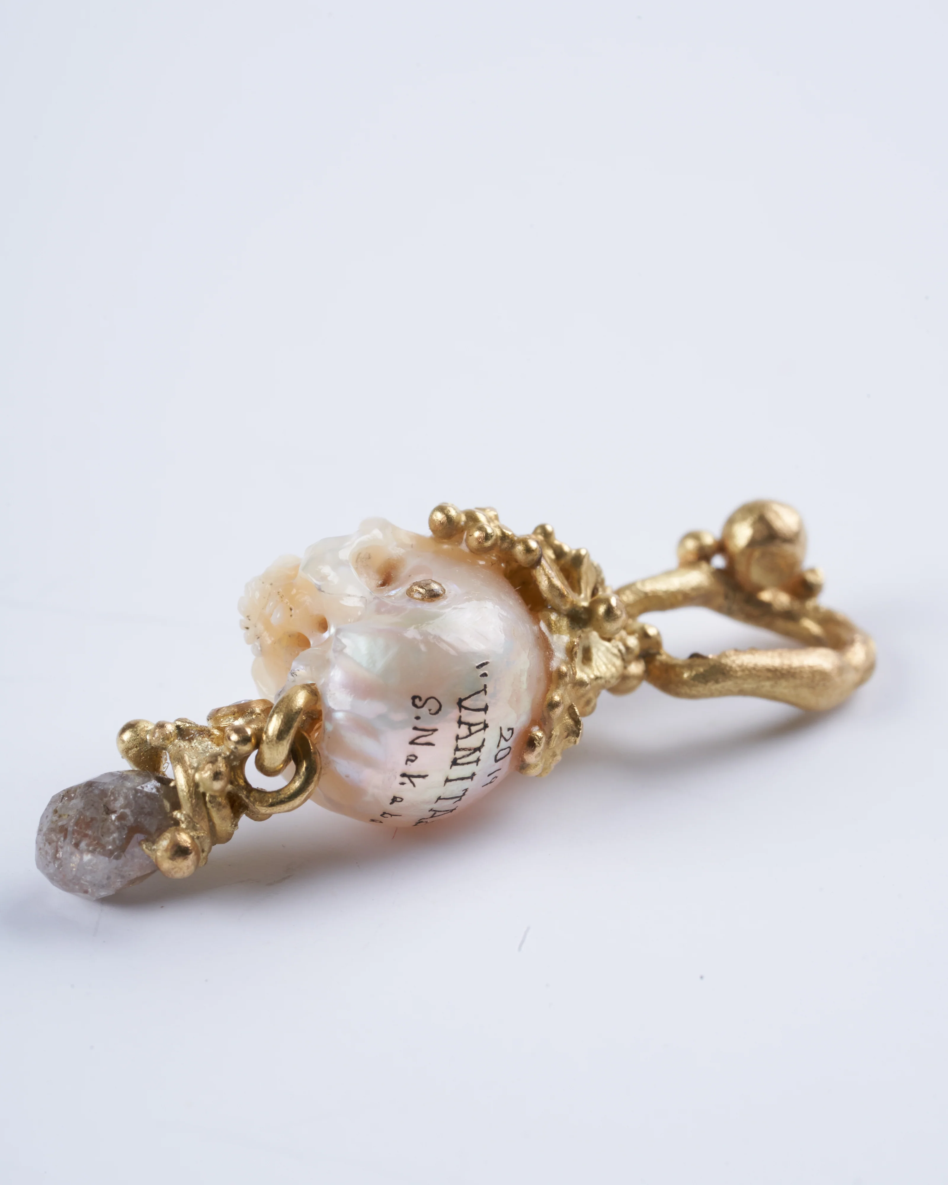 fairyskull pearl pendant with diamonds and 18k yellow gold - gold - Image 2