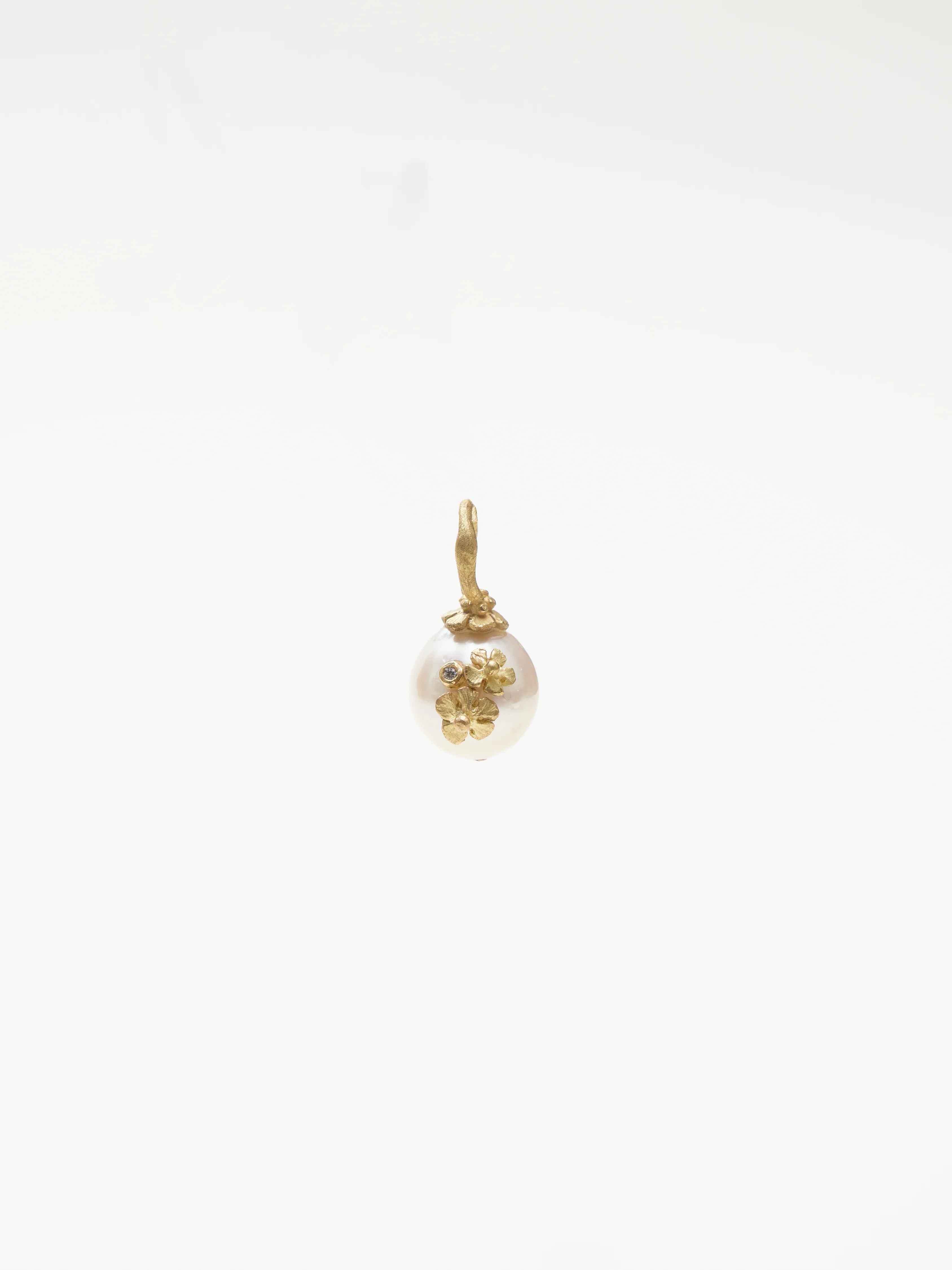 pearl pendant with flowers and diamond - Image 3