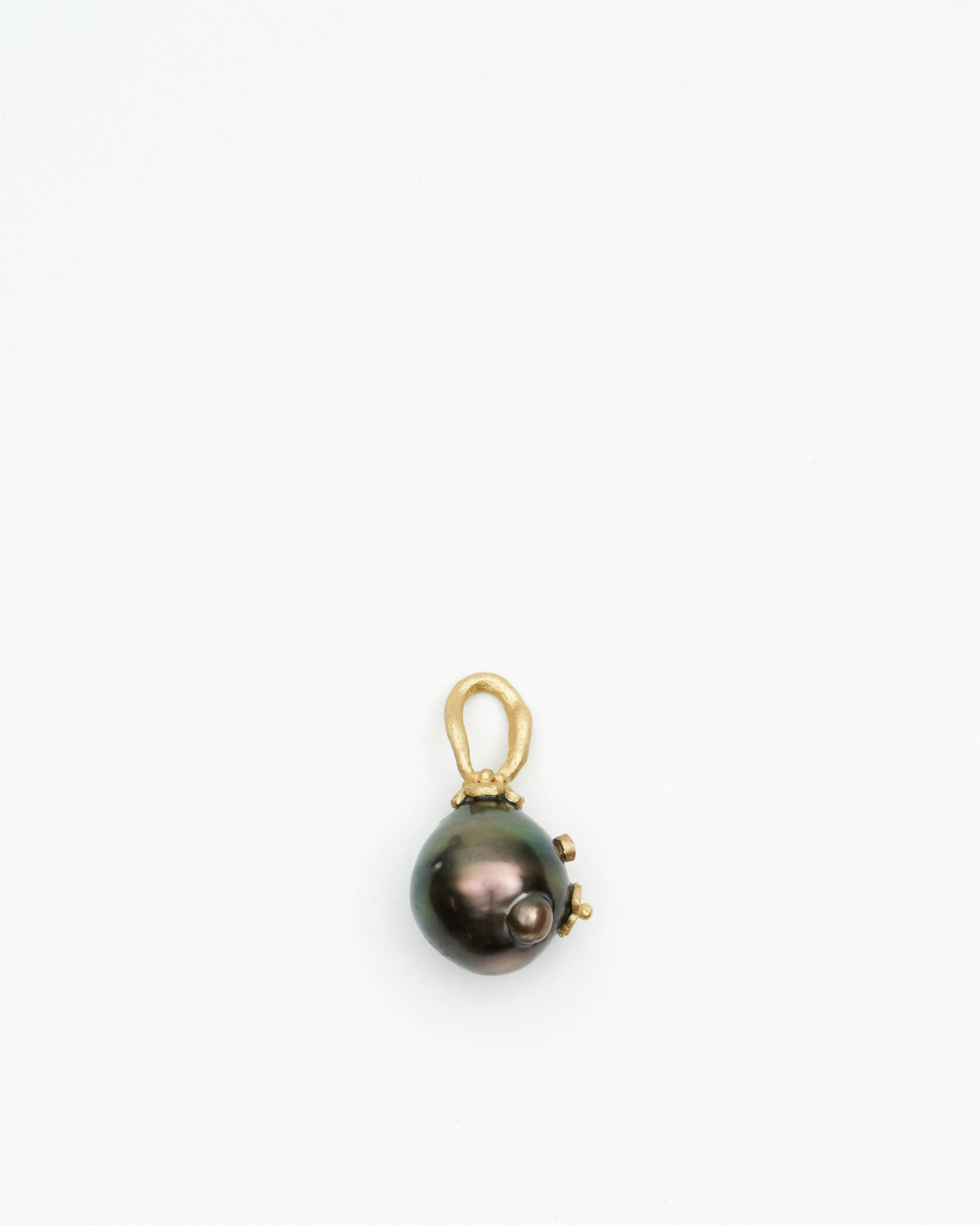 pendant 18k gold tahiti pearl w/ .01ct diamond - Image 2