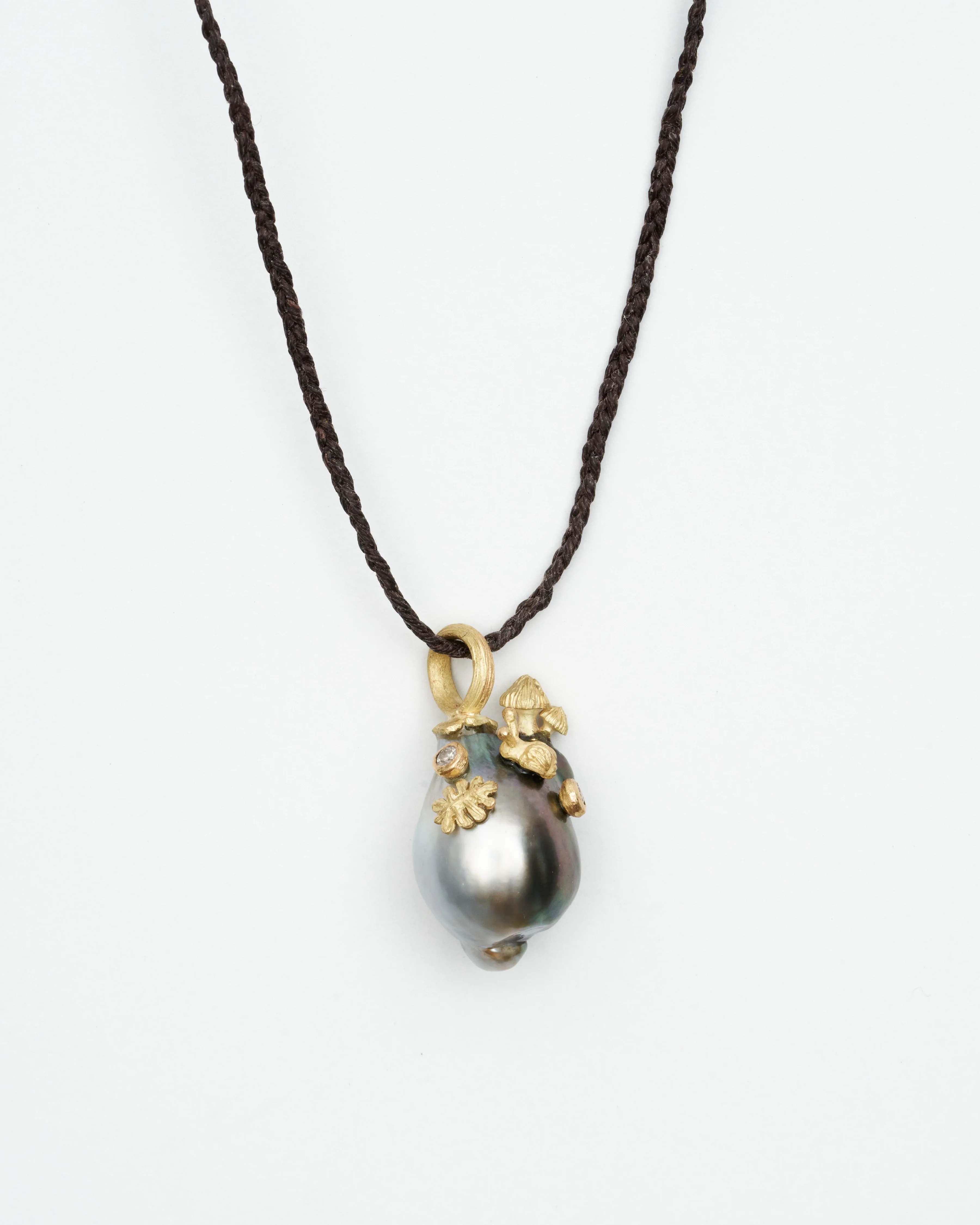 pendant tahitian pearl 18k with .10 ct. champagne diamonds - Image 2