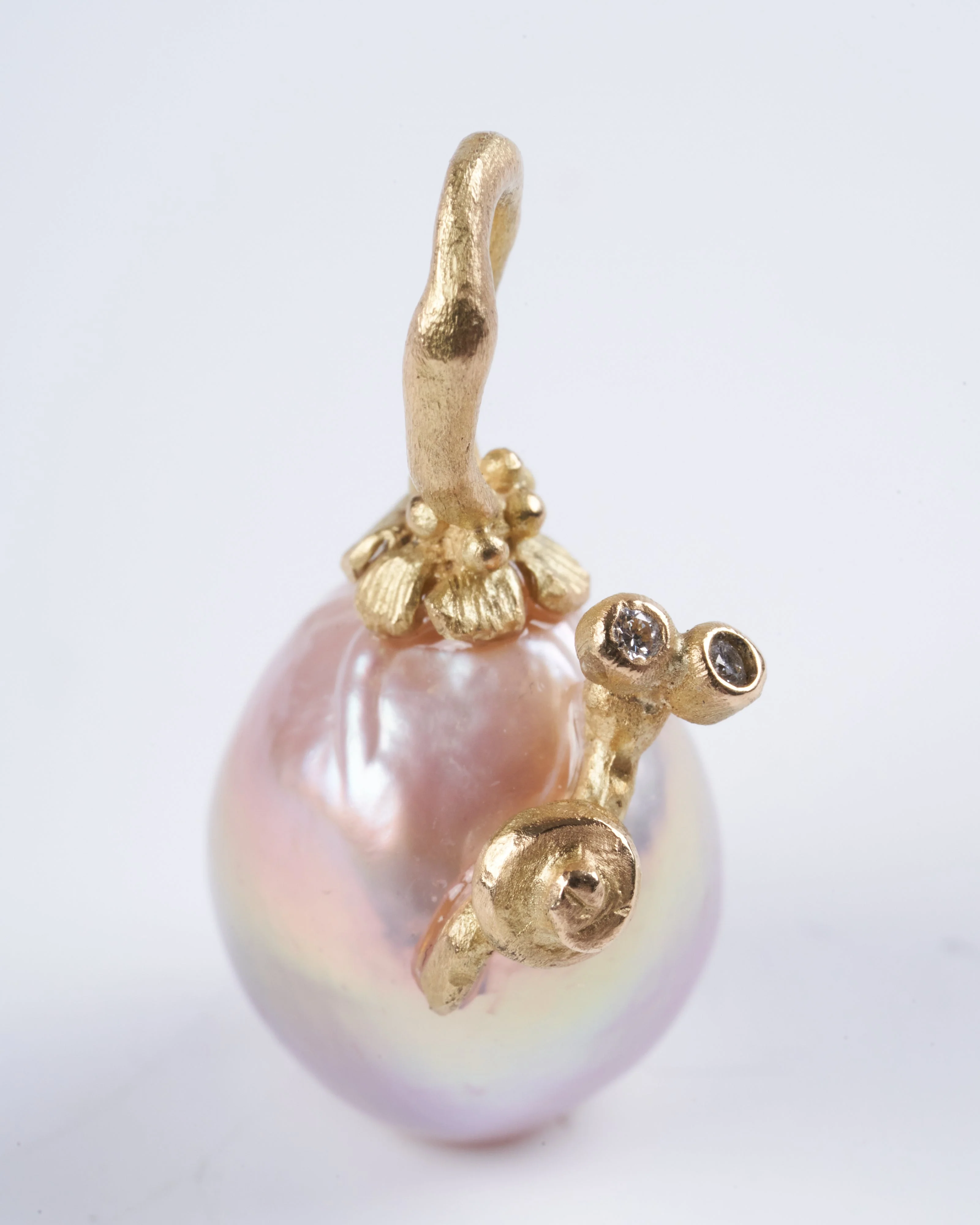 pink south sea pearl with 18k snail w/diamond eyes - pink - Image 2
