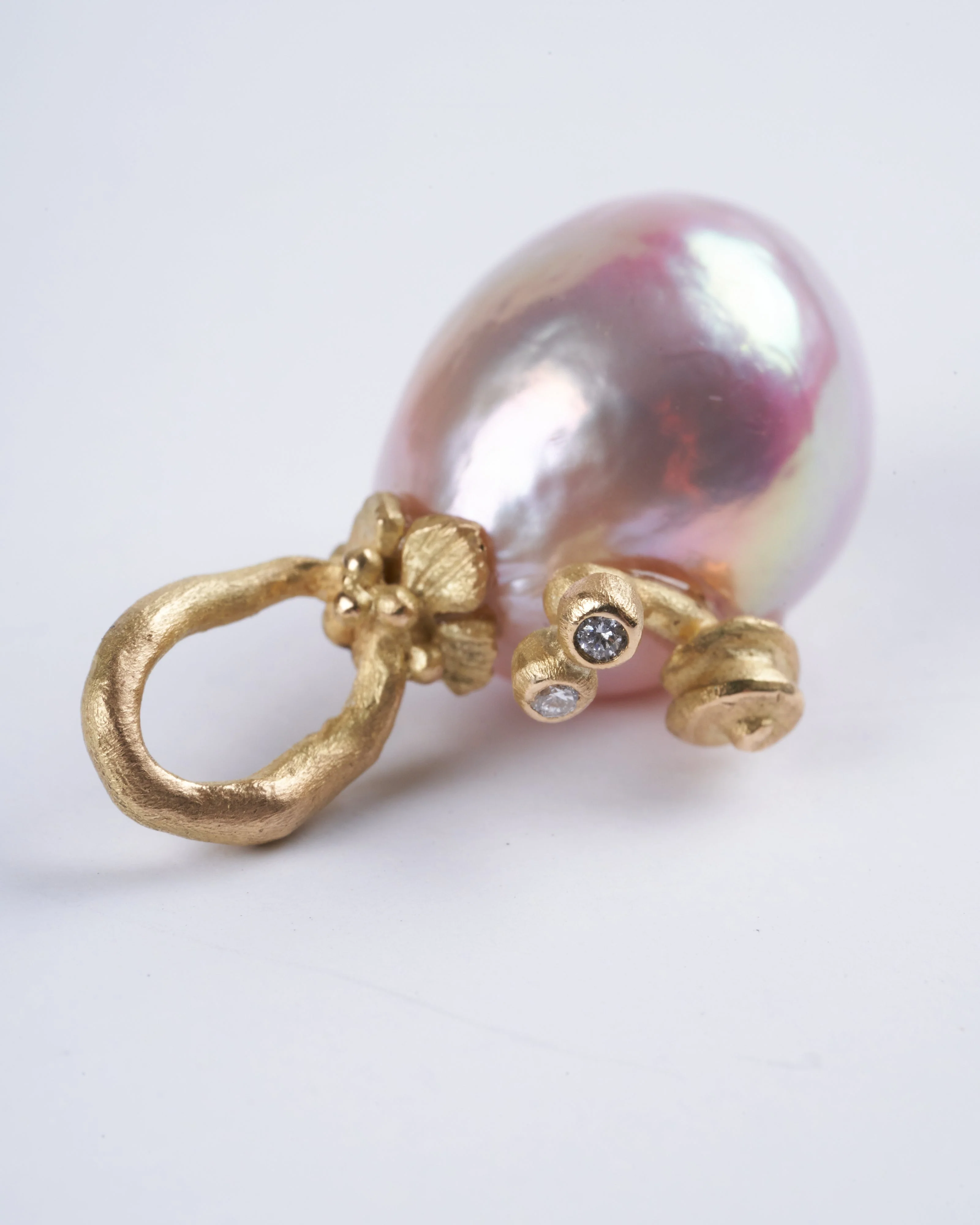 pink south sea pearl with 18k snail w/diamond eyes - pink - Image 3