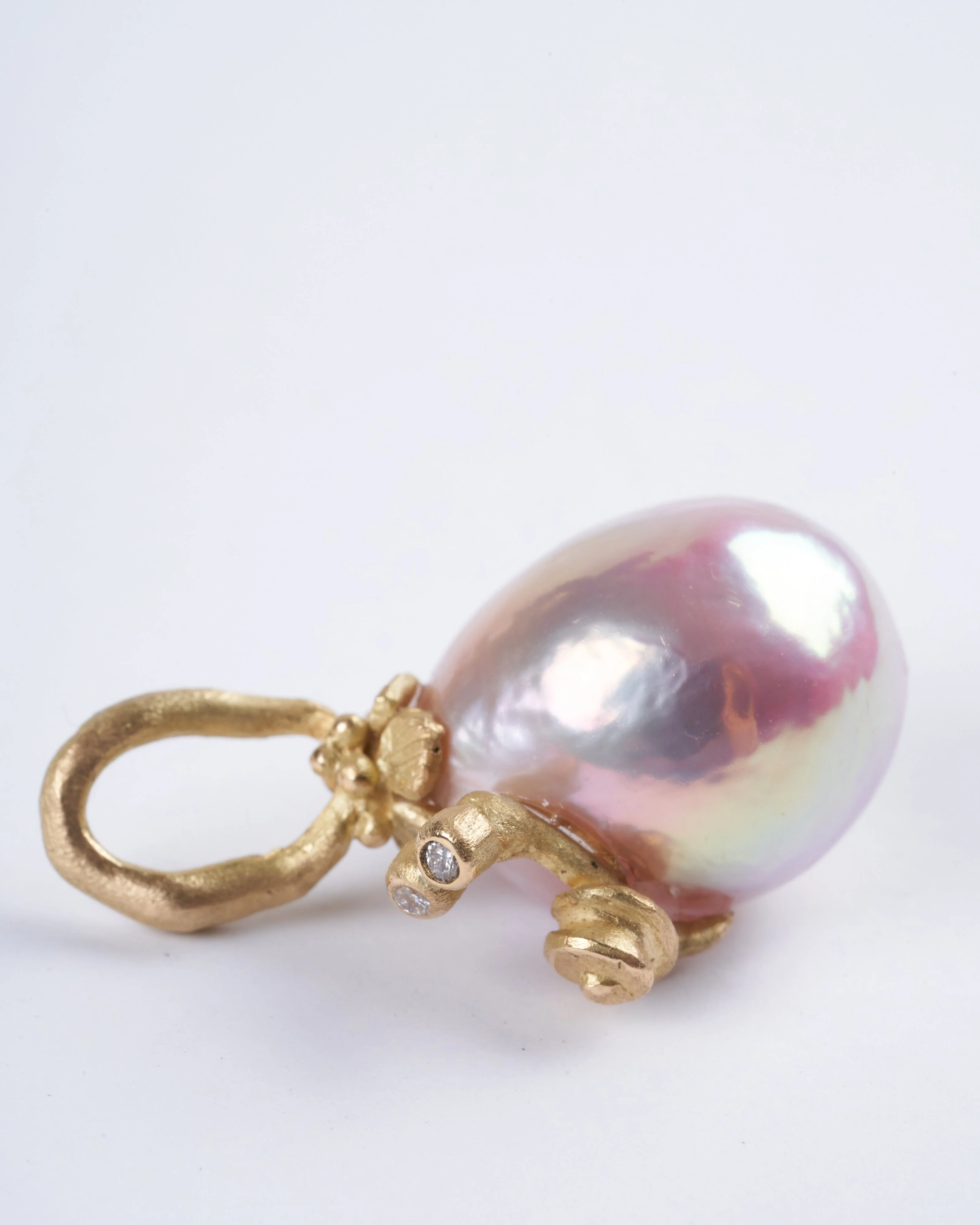 pink south sea pearl with 18k snail w/diamond eyes - pink - Image 4