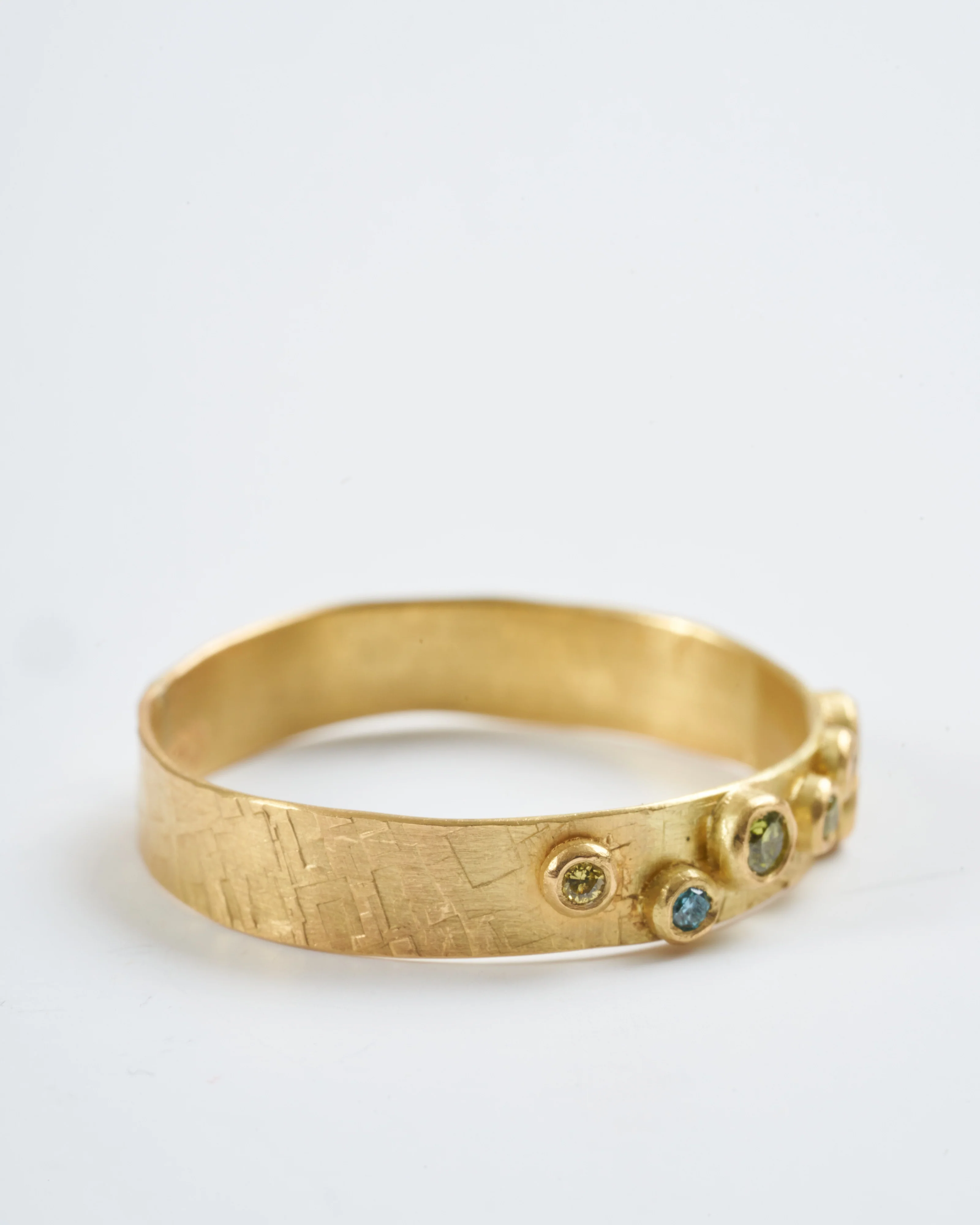single diamond and gold band - Image 2