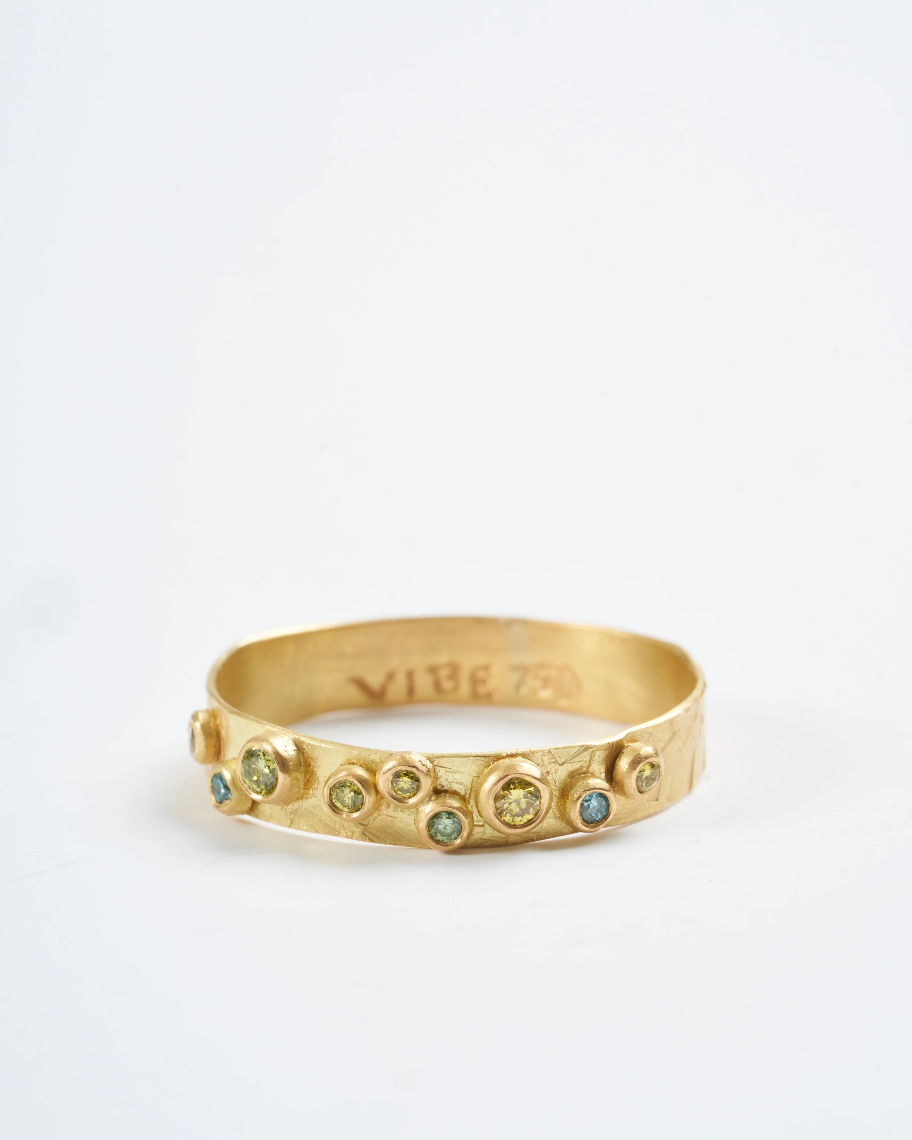single diamond and gold band - Image 3
