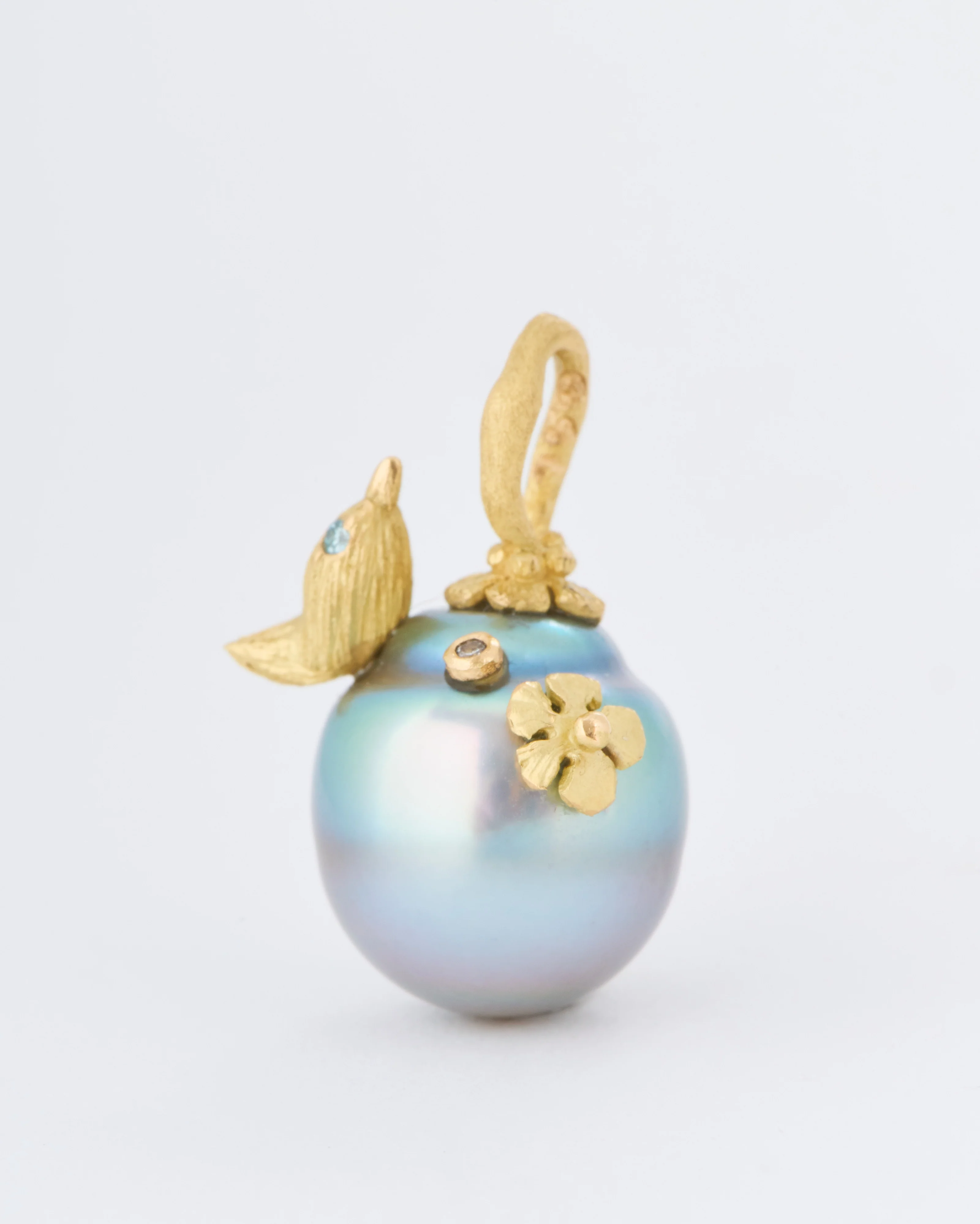 small tahitian pearl pendant with bird - Image 3