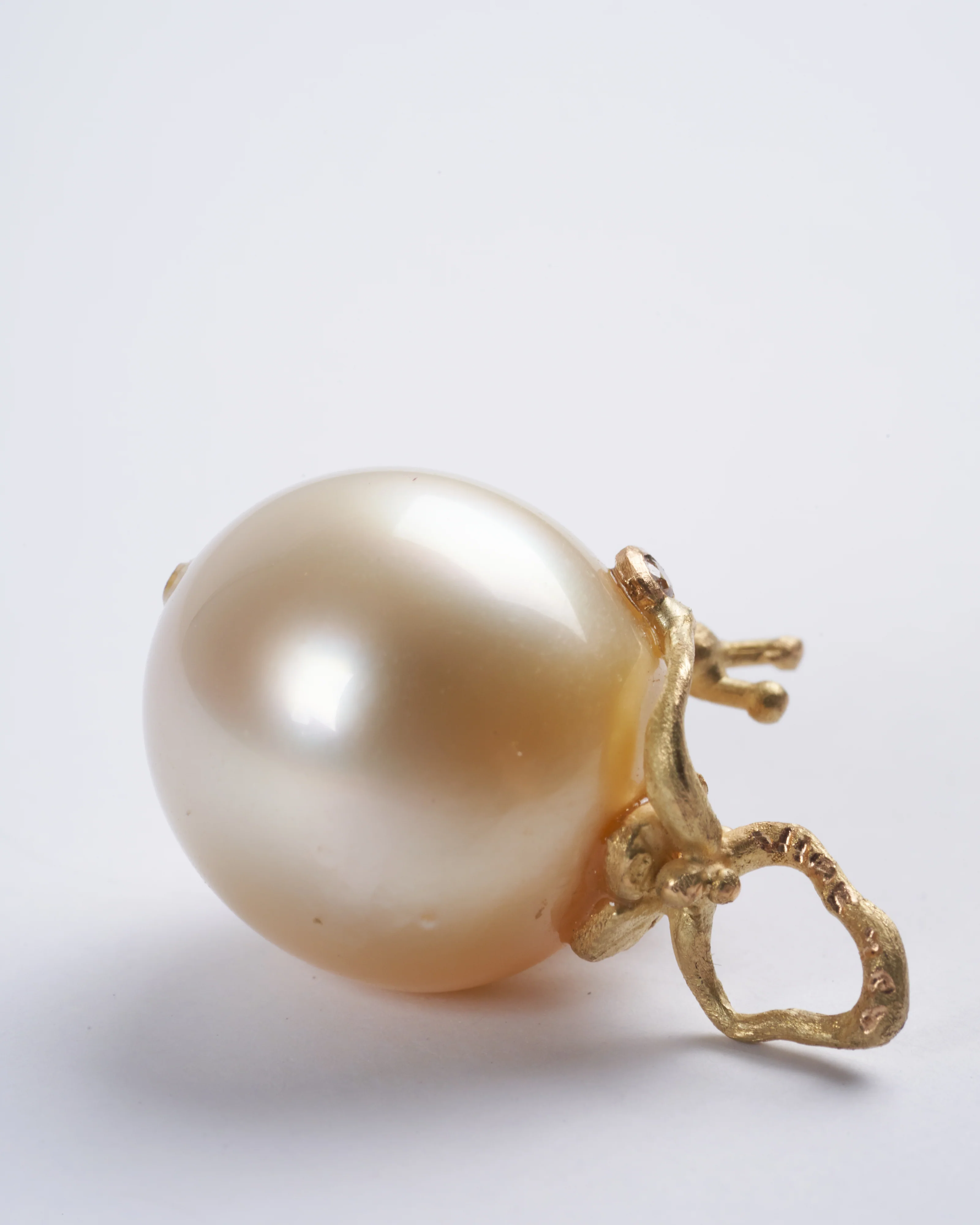 south sea light gold pearl 18k yg snail with tendril diamond - gold - Image 2