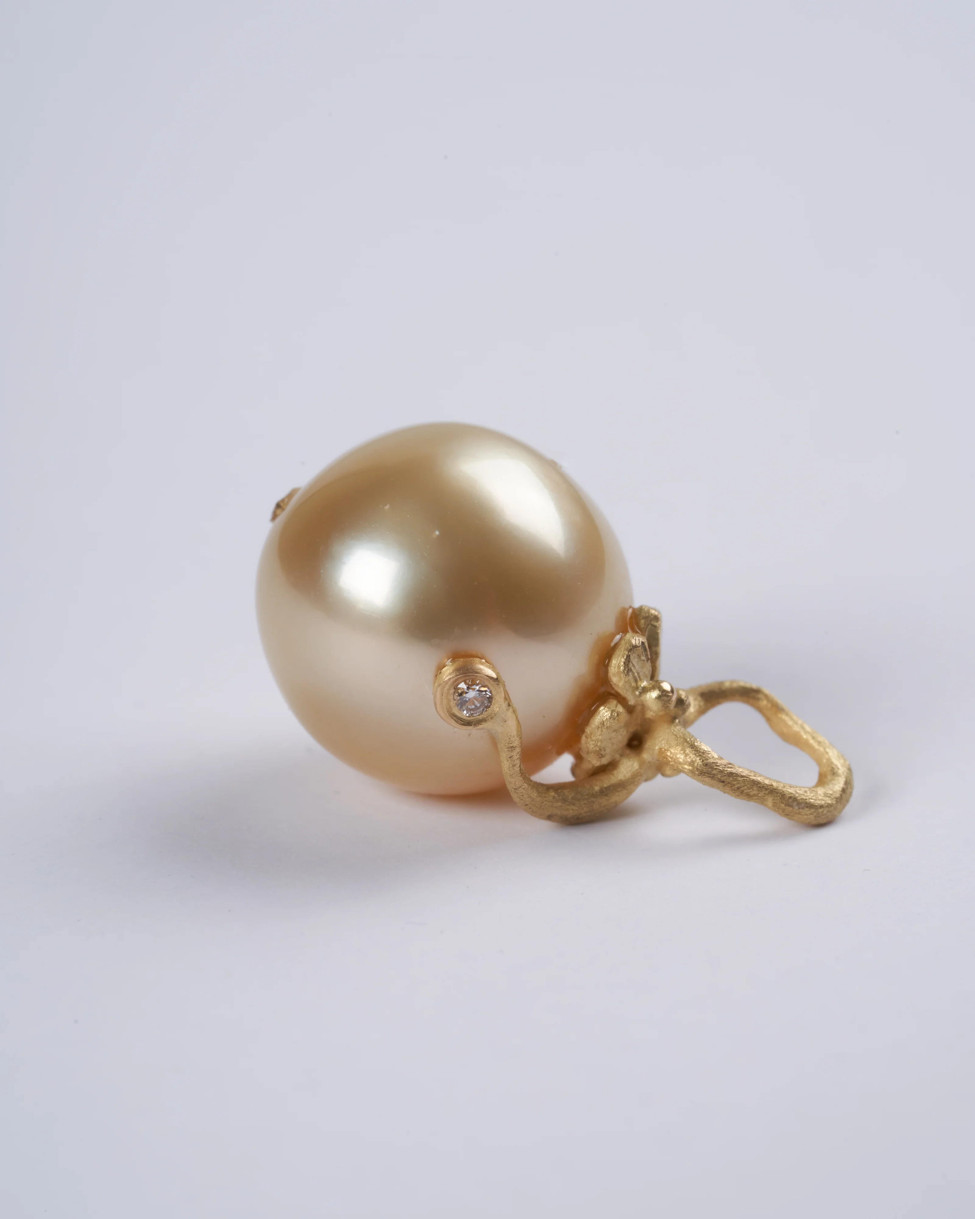 south sea light gold pearl 18k yg snail with tendril diamond - gold - Image 2