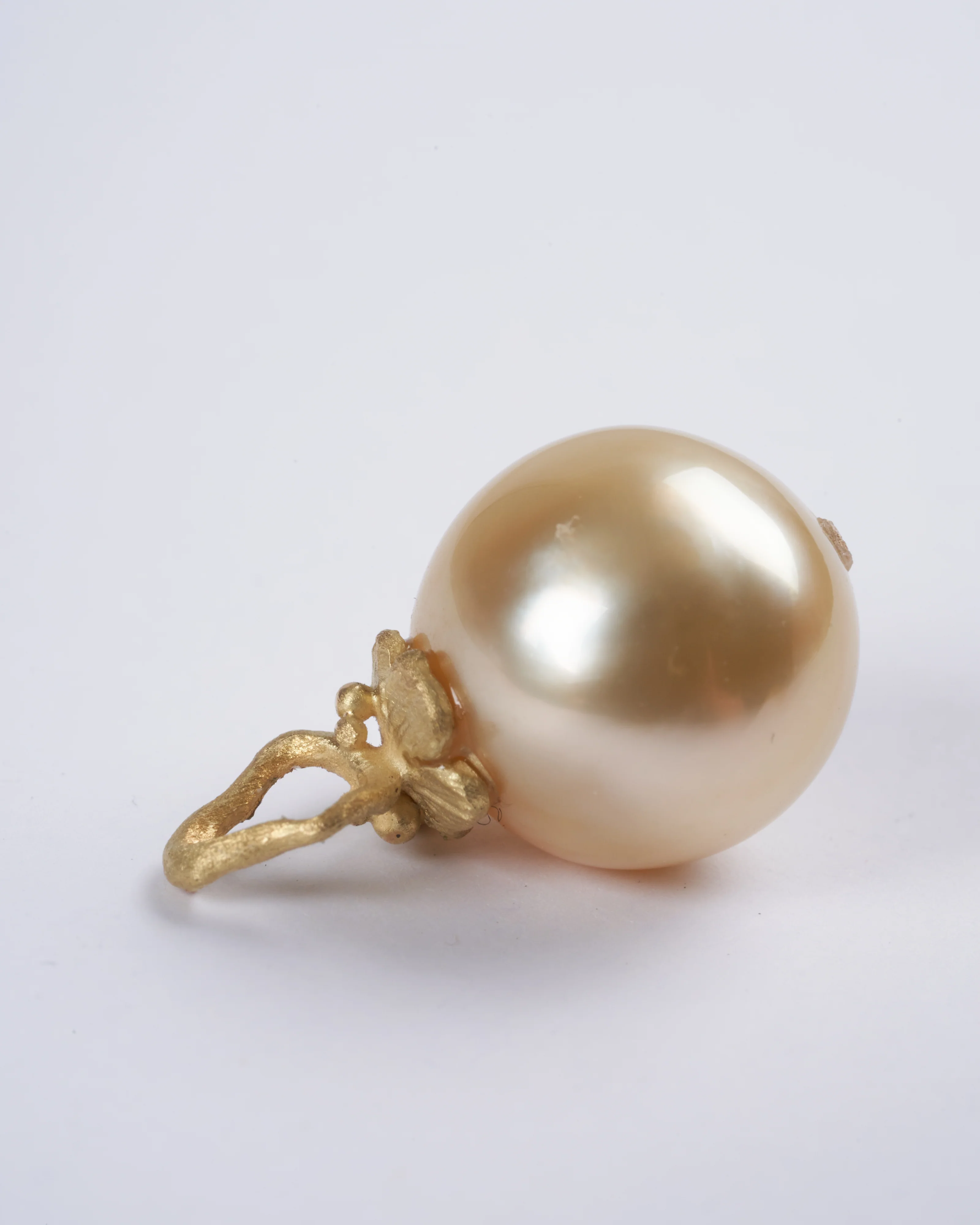 south sea light gold pearl 18k yg snail with tendril diamond - gold - Image 3