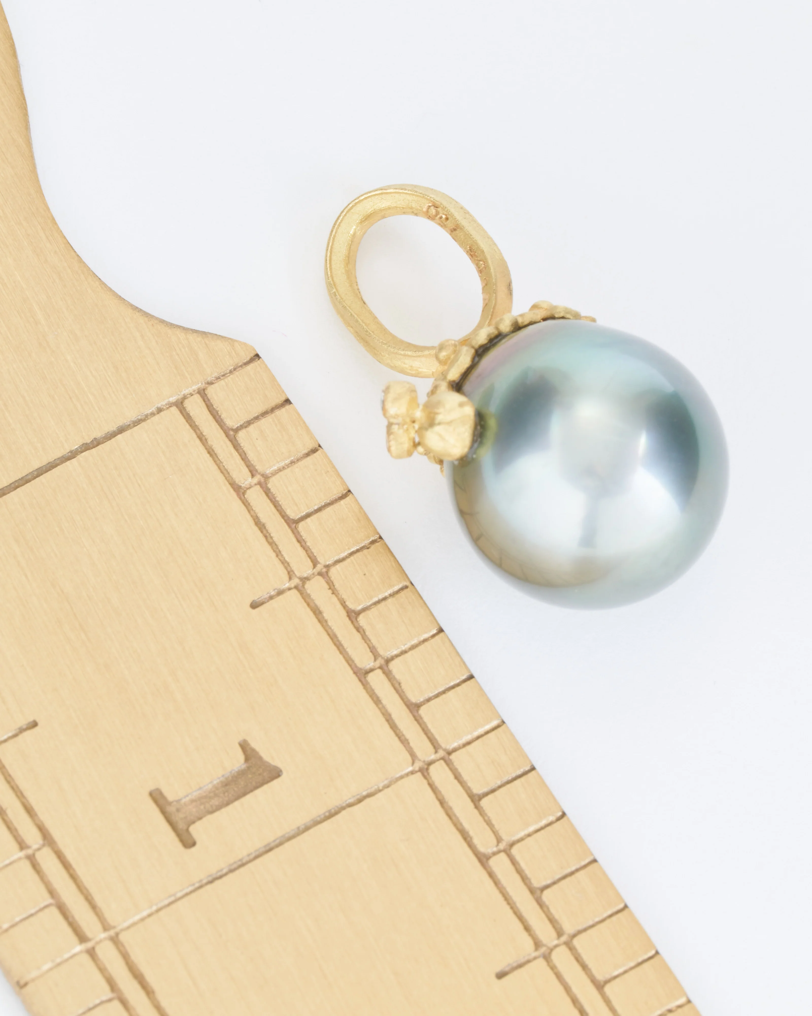 tahiti pearl pendant with flower and diamonds - Image 5
