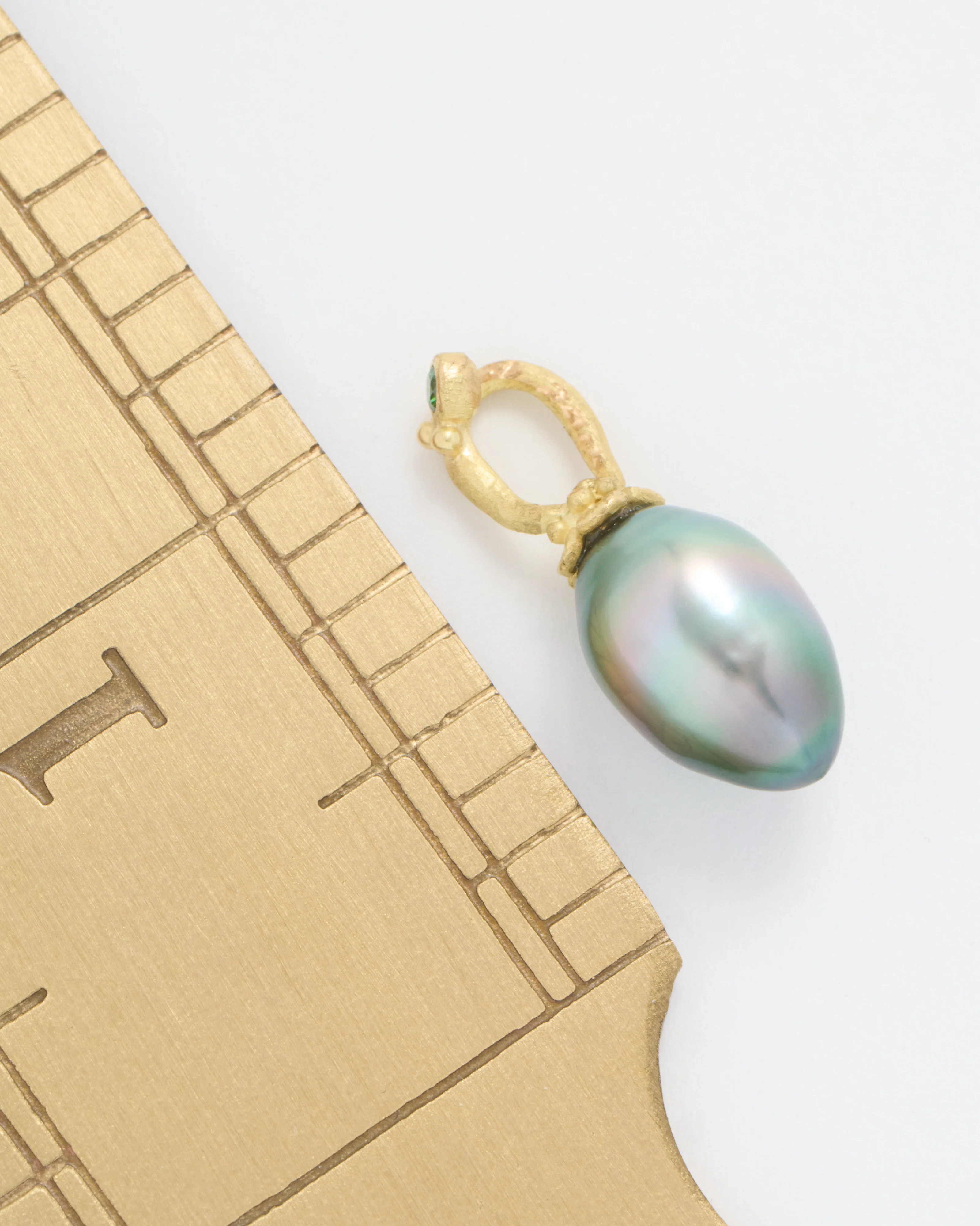 tahiti pearl pendant w/ green diamond - Image 5