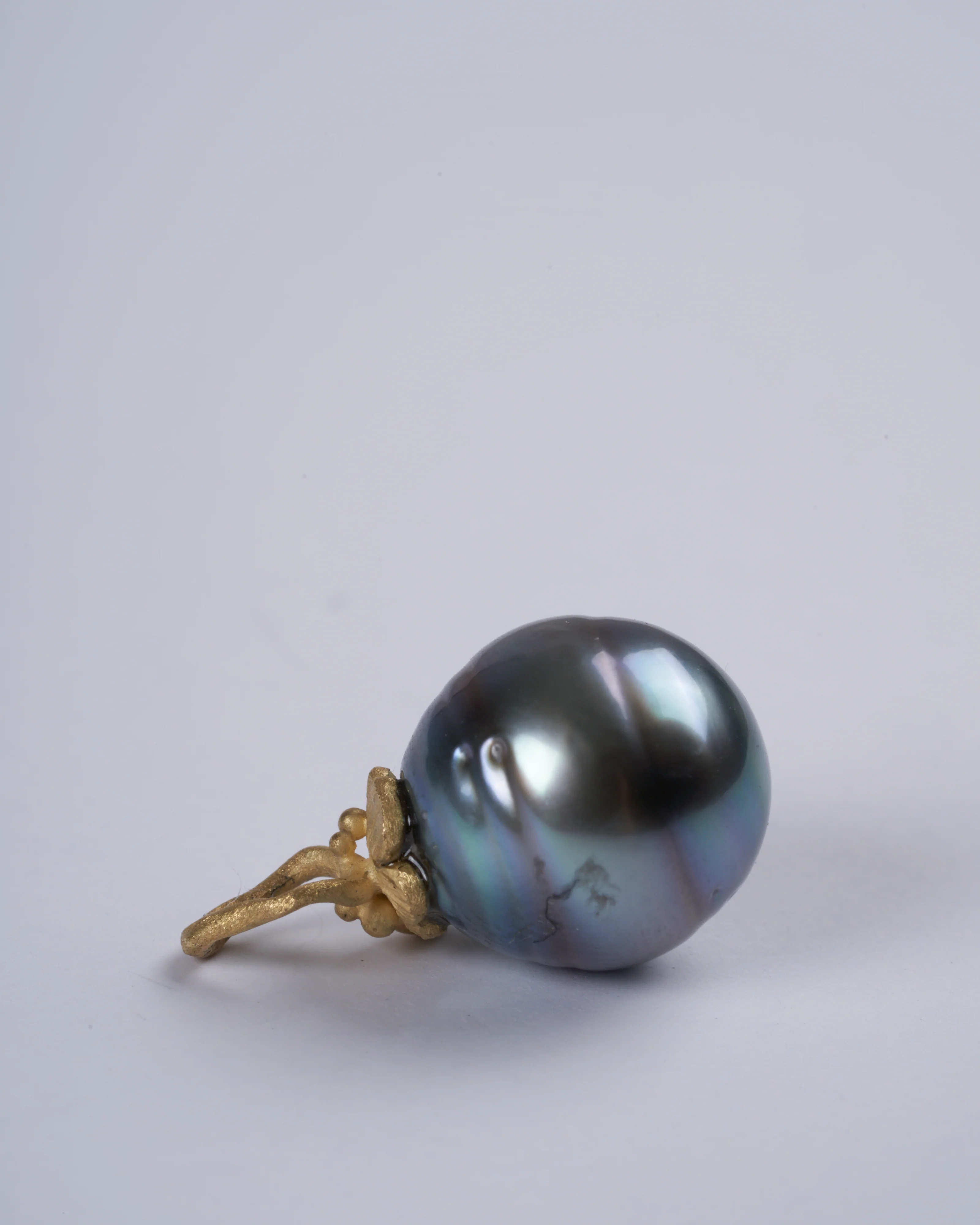 tahitian pearl with 18k yg and tendril diamond - gold - Image 2