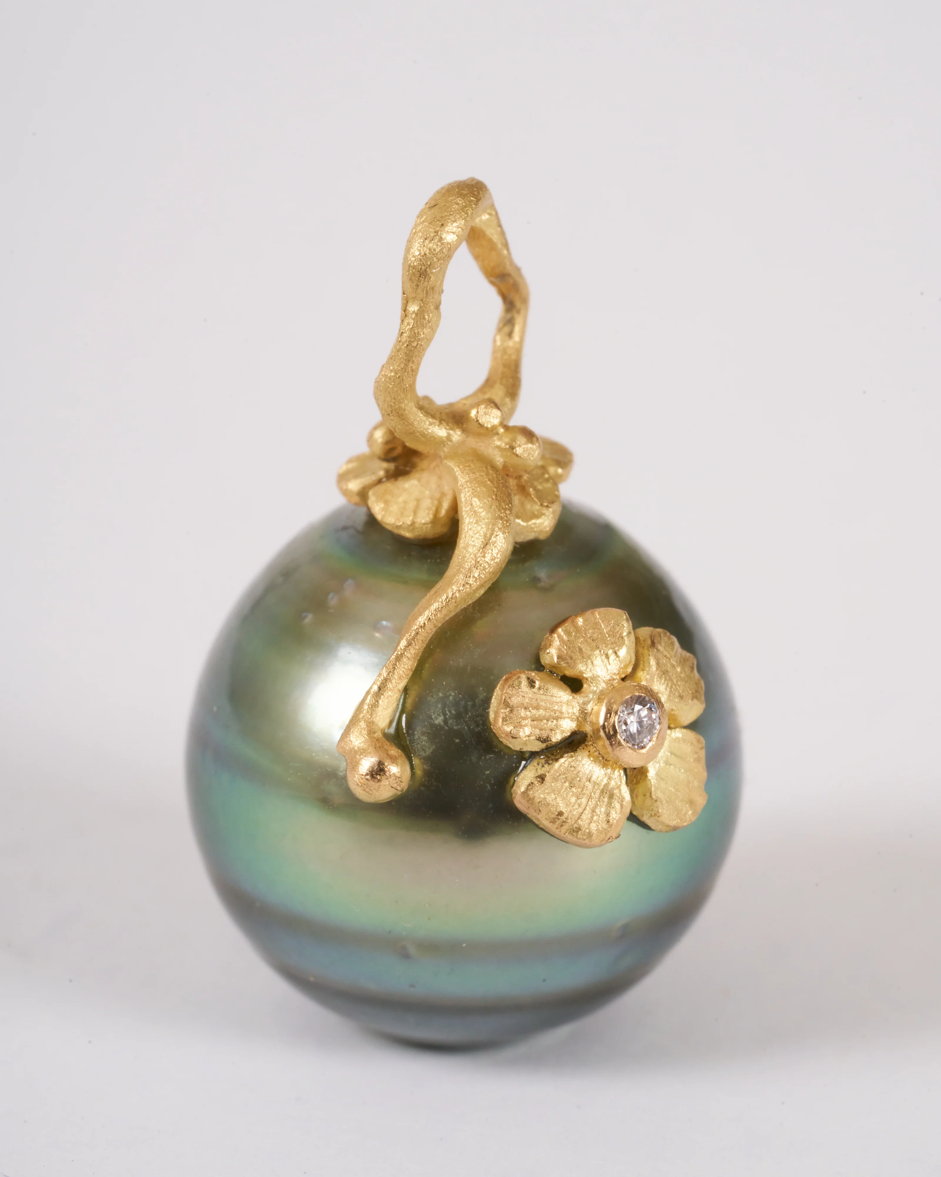 tahitian pearl with tendril, flower and diamond - green/gold - Image 4