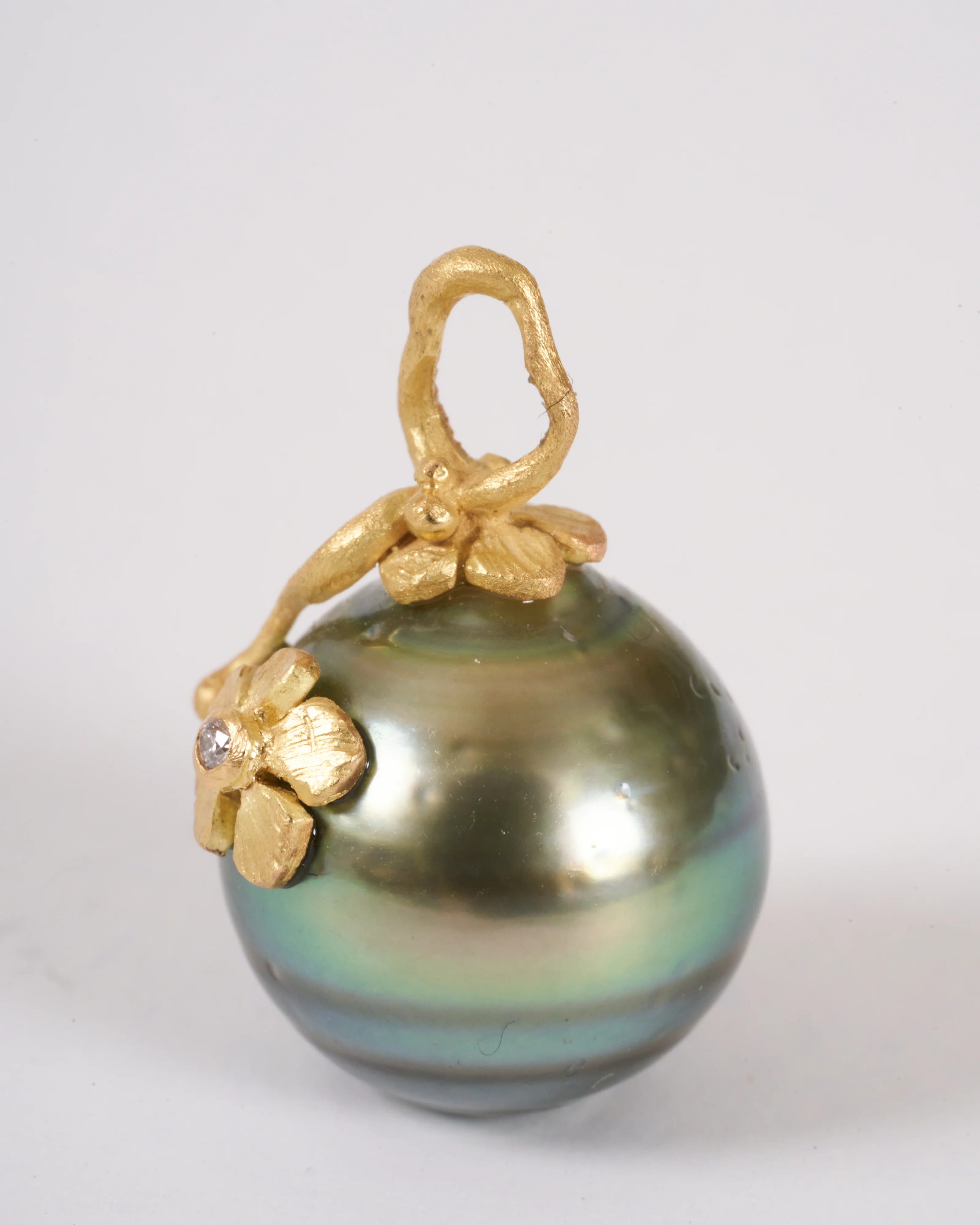 tahitian pearl with tendril, flower and diamond - green/gold - Image 5