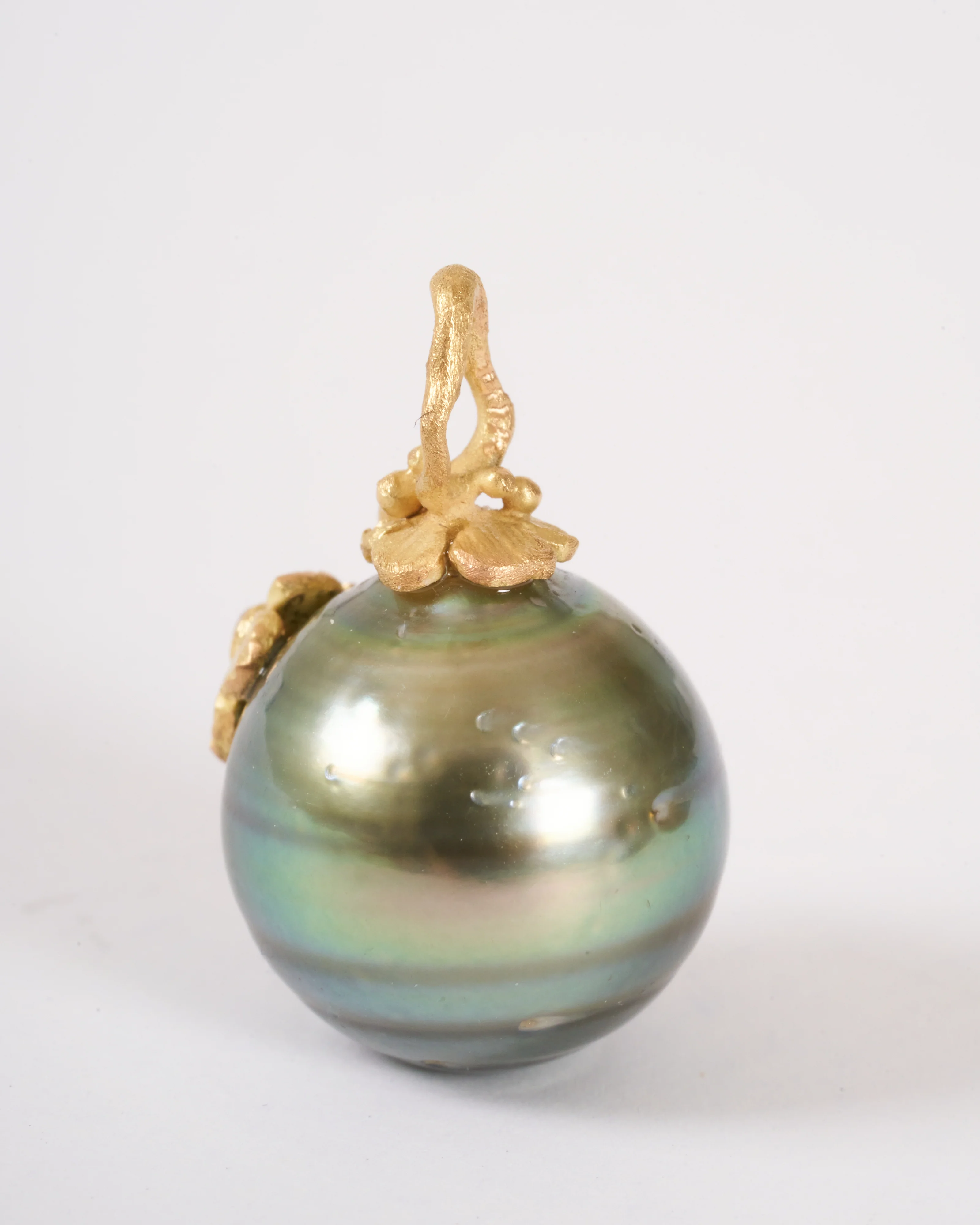 tahitian pearl with tendril, flower and diamond - green/gold - Image 7