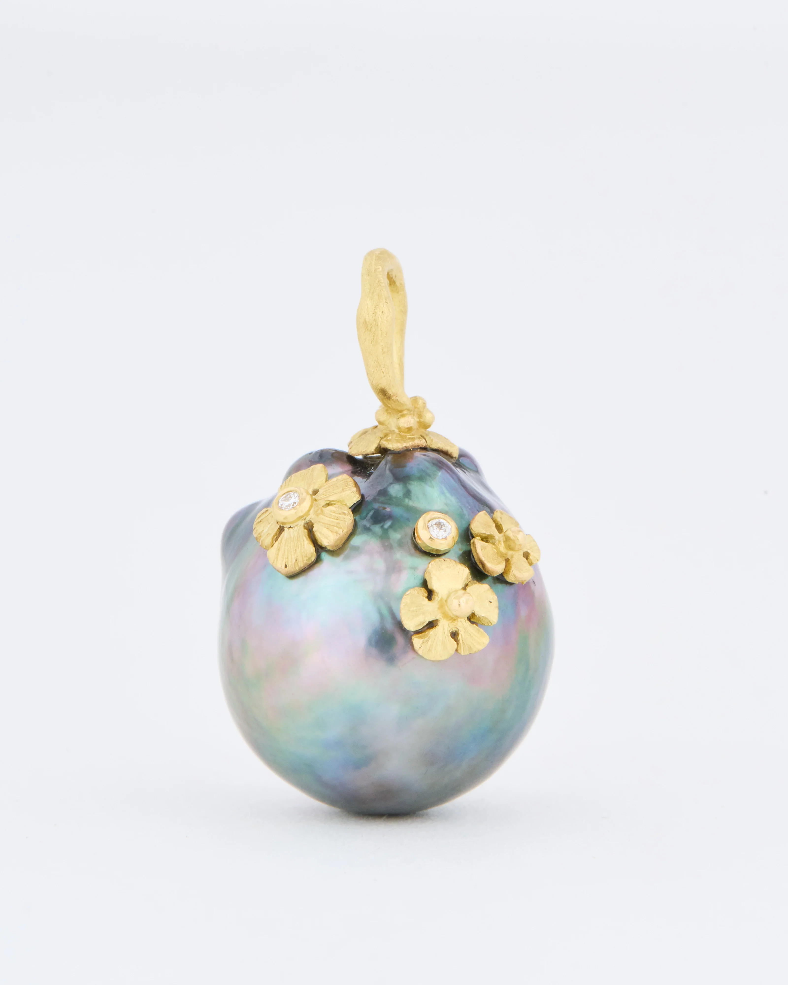 tahitian pearl pendant with flowers